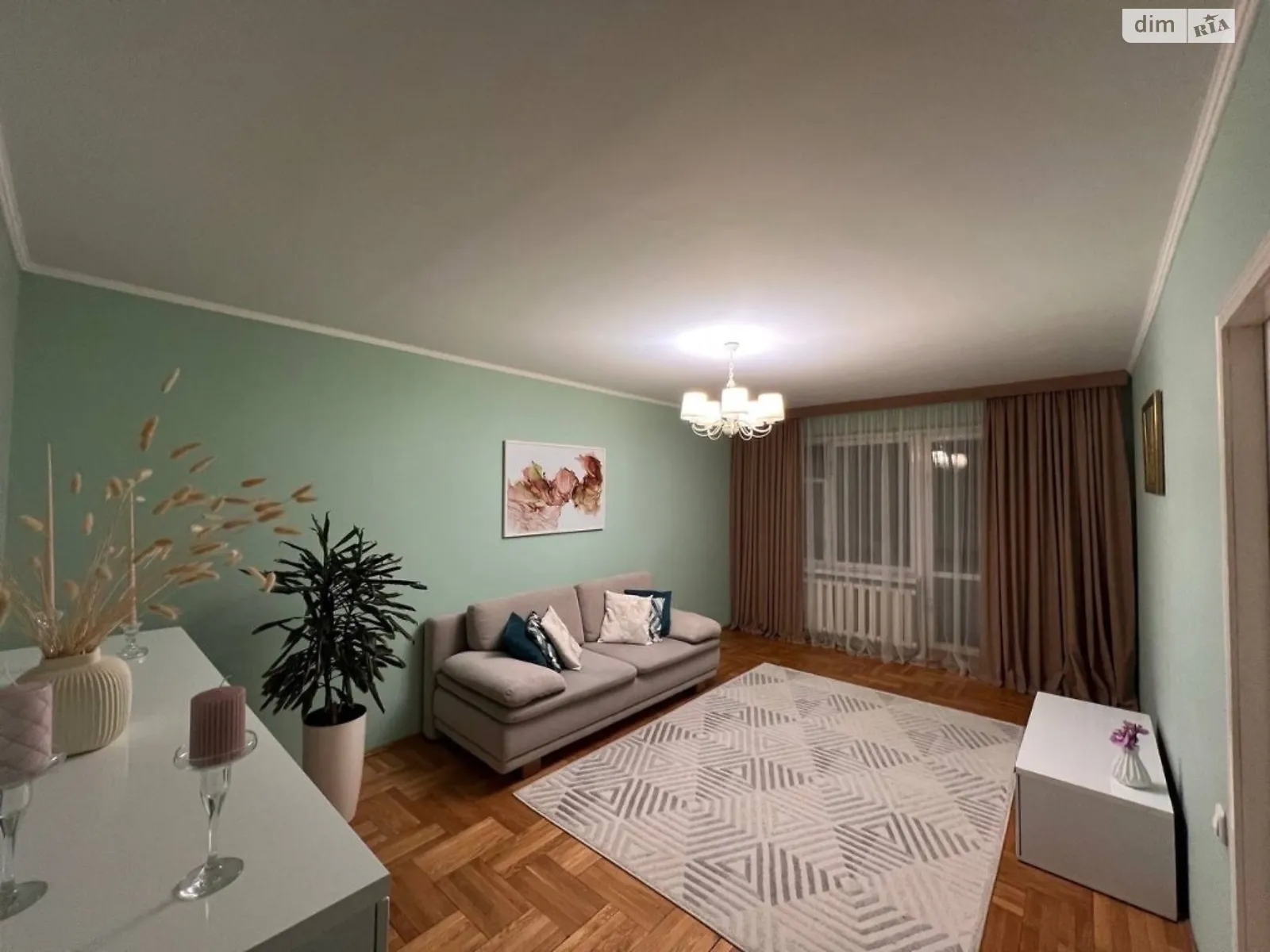 Продается 4-комнатная квартира 84 кв. м в Львове, ул. Коломийская