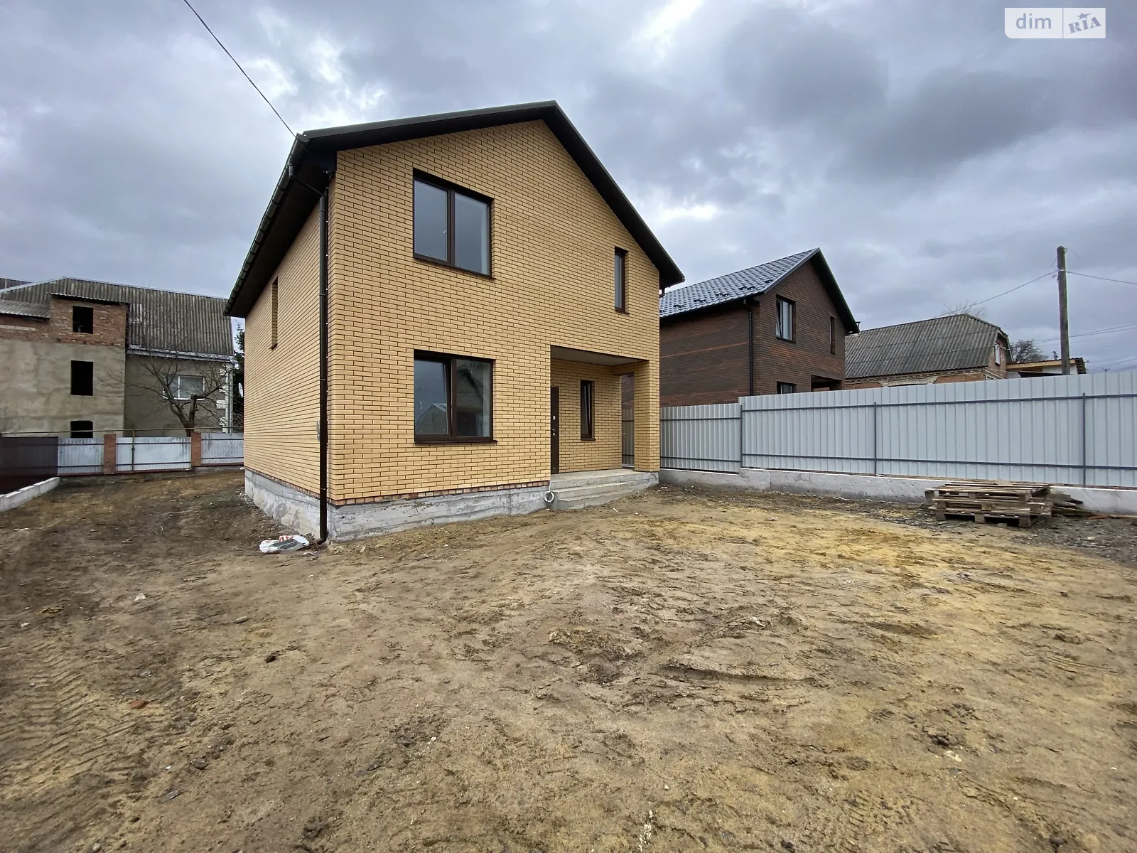 Продается дом на 2 этажа 125 кв. м с камином, цена: 130000 $ - фото 1
