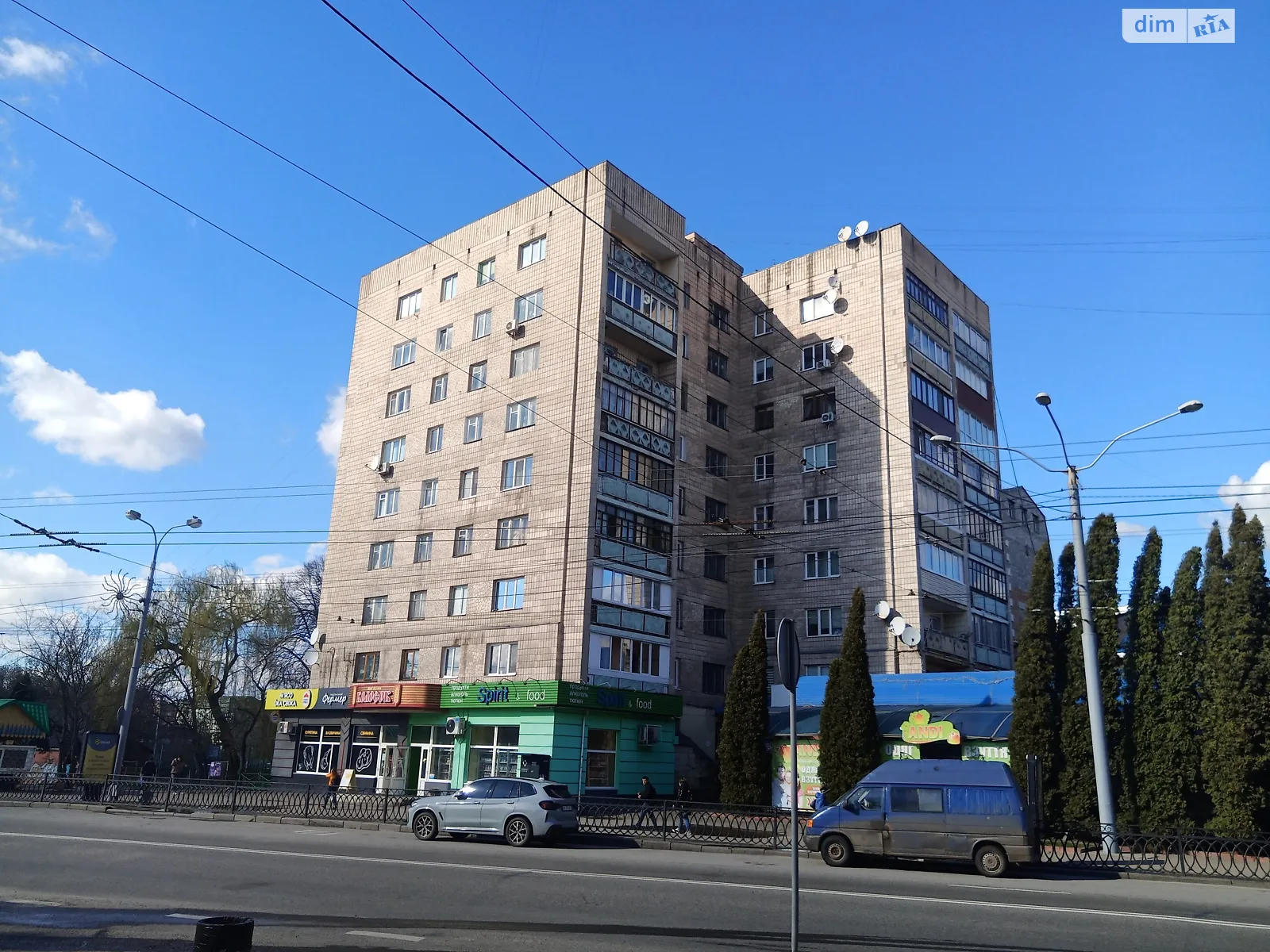 Продается 3-комнатная квартира 55 кв. м в Ровно, ул. Соборная, 264 - фото 1