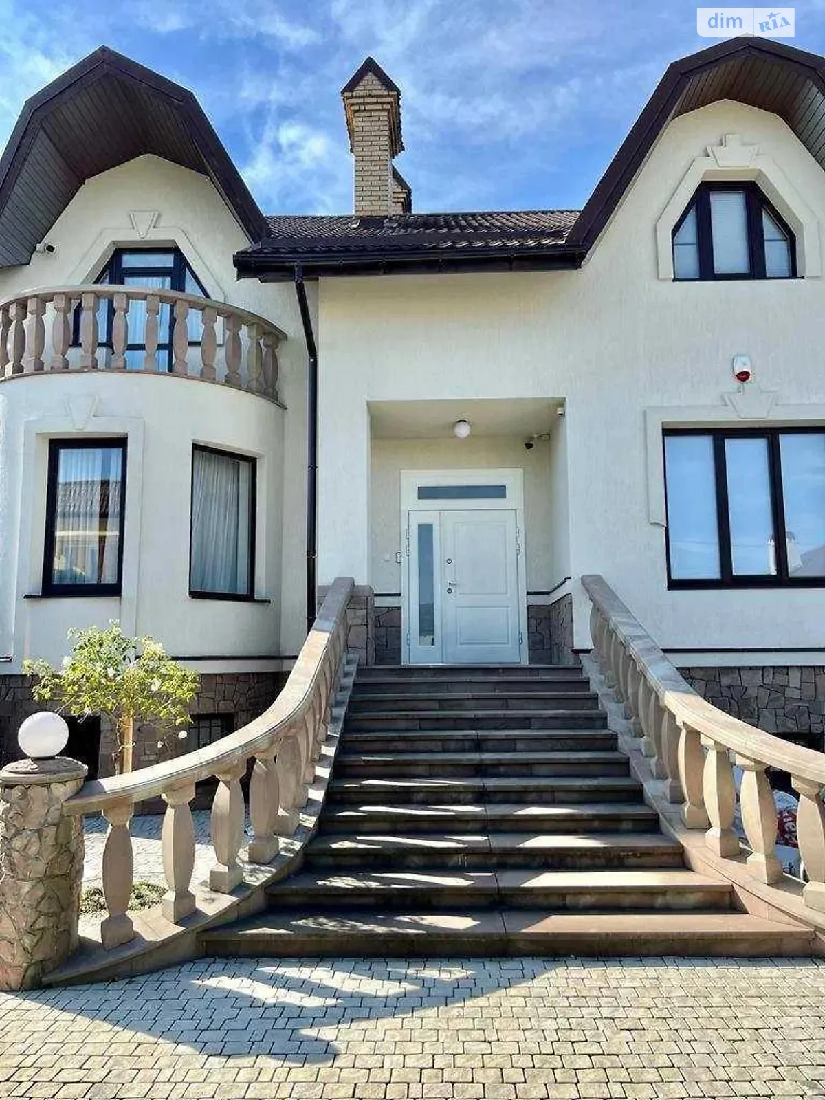 Продается дом на 2 этажа 380 кв. м с террасой, цена: 750000 $