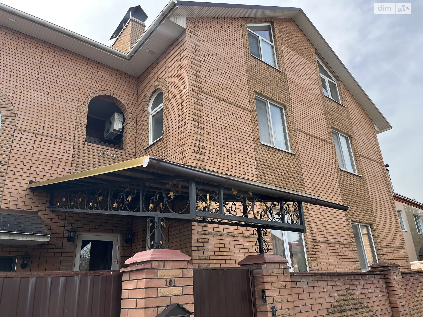 Продається будинок 3 поверховий 362 кв. м з бесідкою, цена: 180000 $ - фото 1