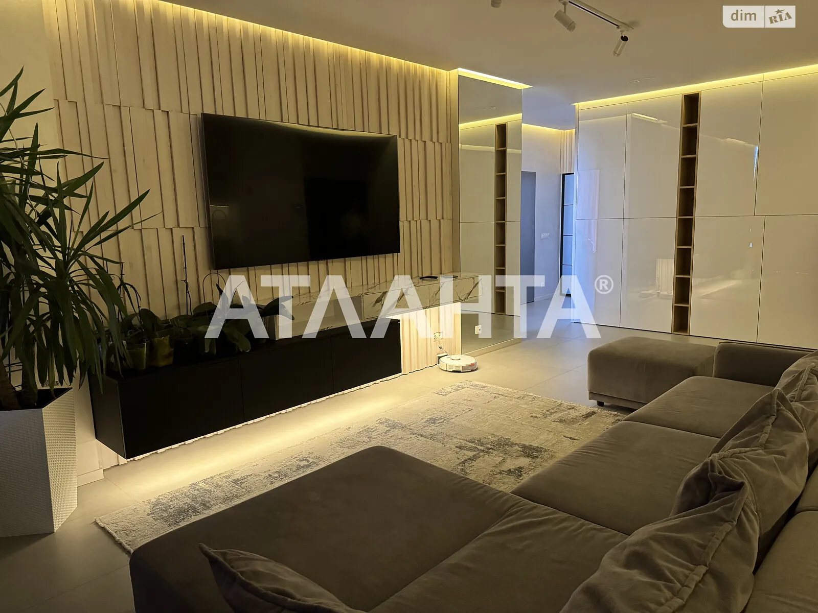 Продается 3-комнатная квартира 118.3 кв. м в Черновцах, цена: 265000 $