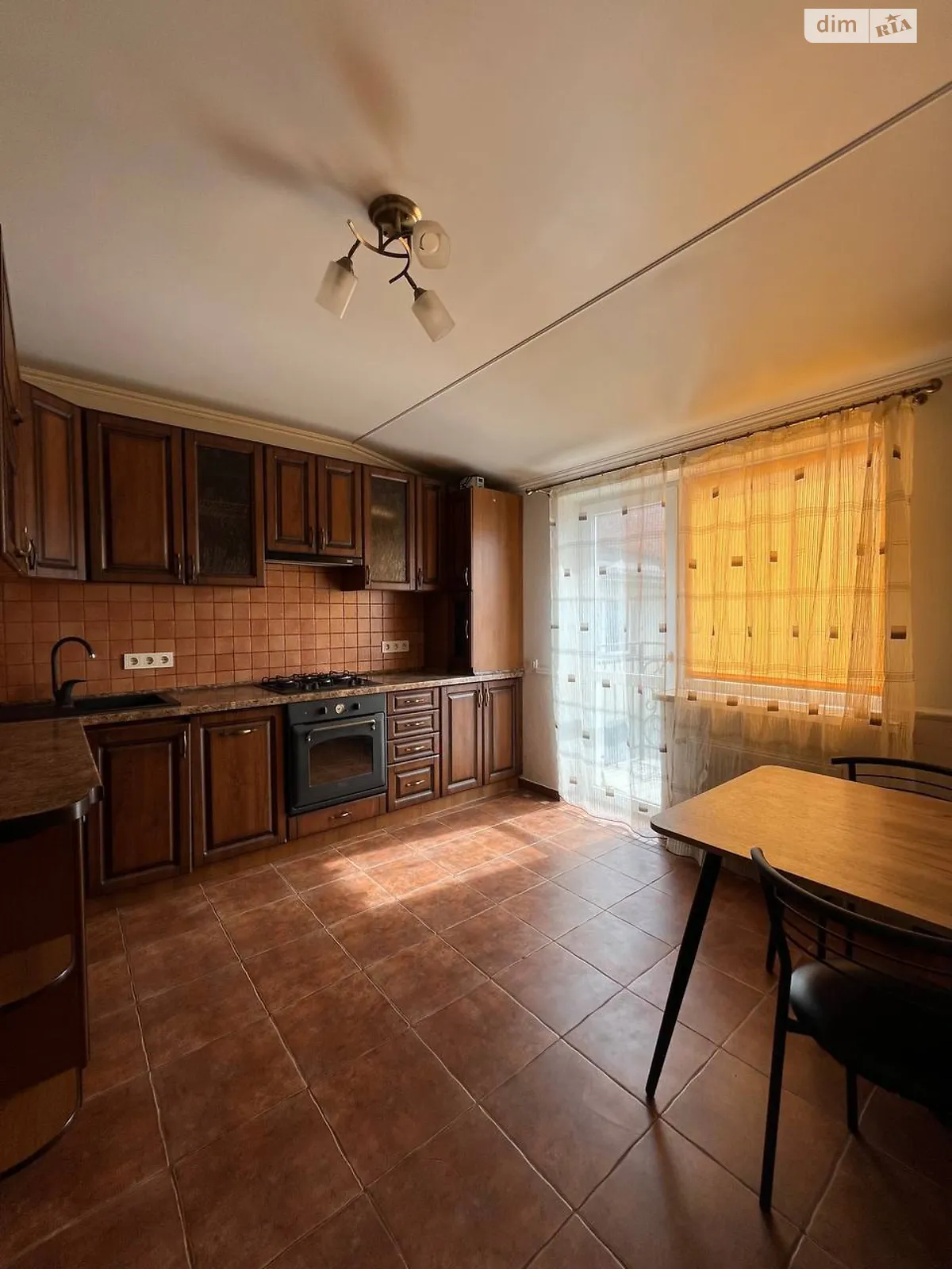 Продается 2-комнатная квартира 72 кв. м в Ивано-Франковске, ул. Коновальца Евгения - фото 1