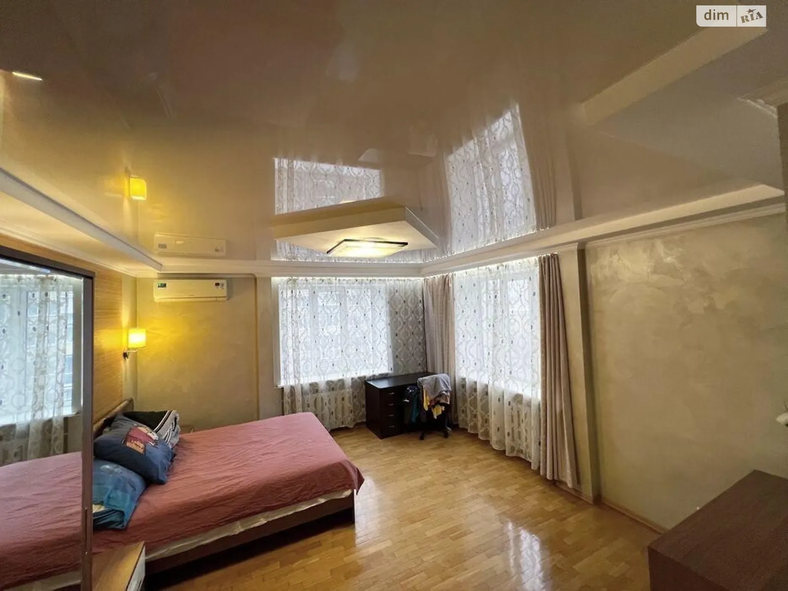 Продается 1-комнатная квартира 60 кв. м в Киеве, ул. Николая Краснова, 17 - фото 1