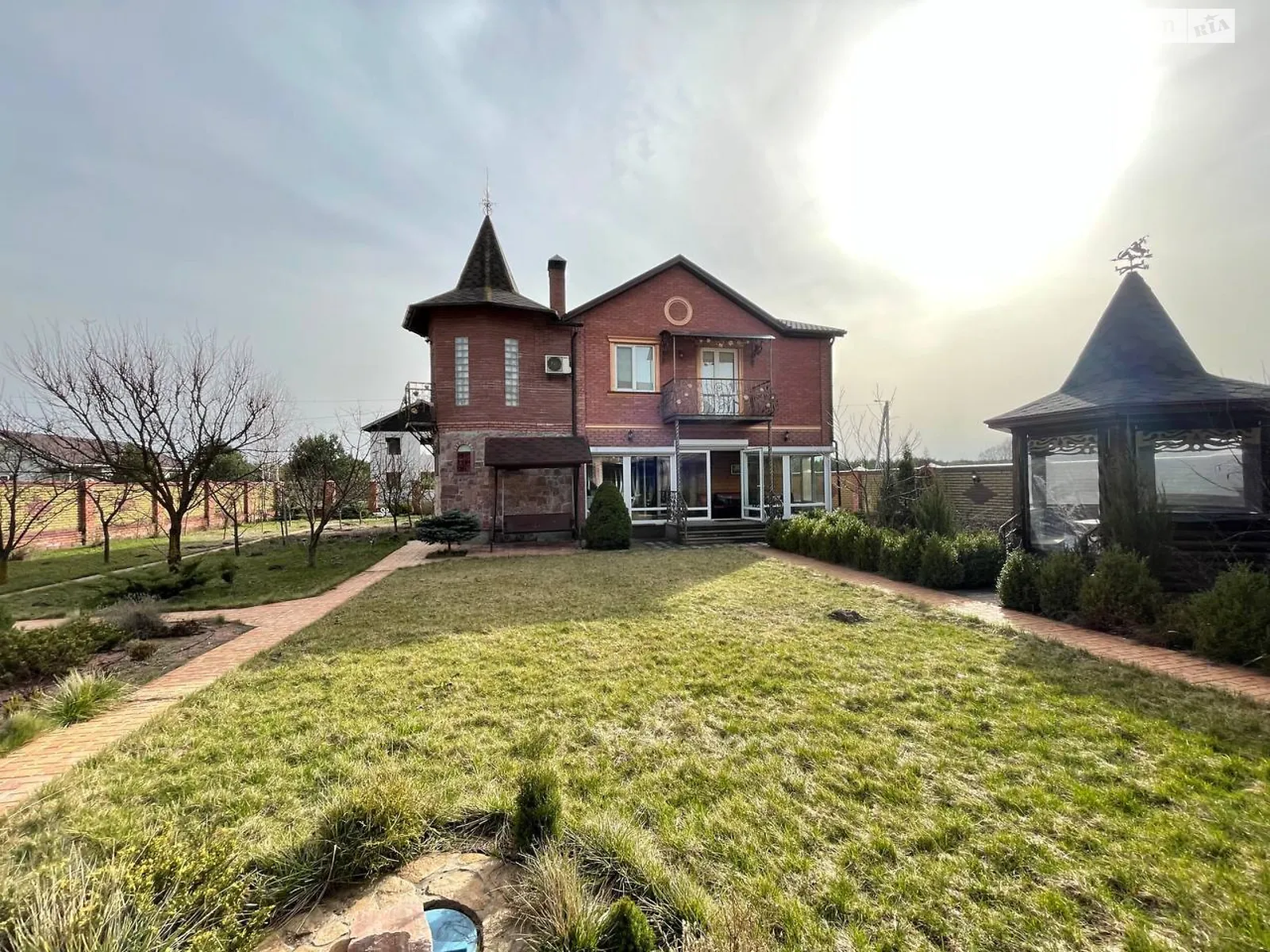 Продается дом на 2 этажа 220 кв. м с беседкой, цена: 215000 $ - фото 1
