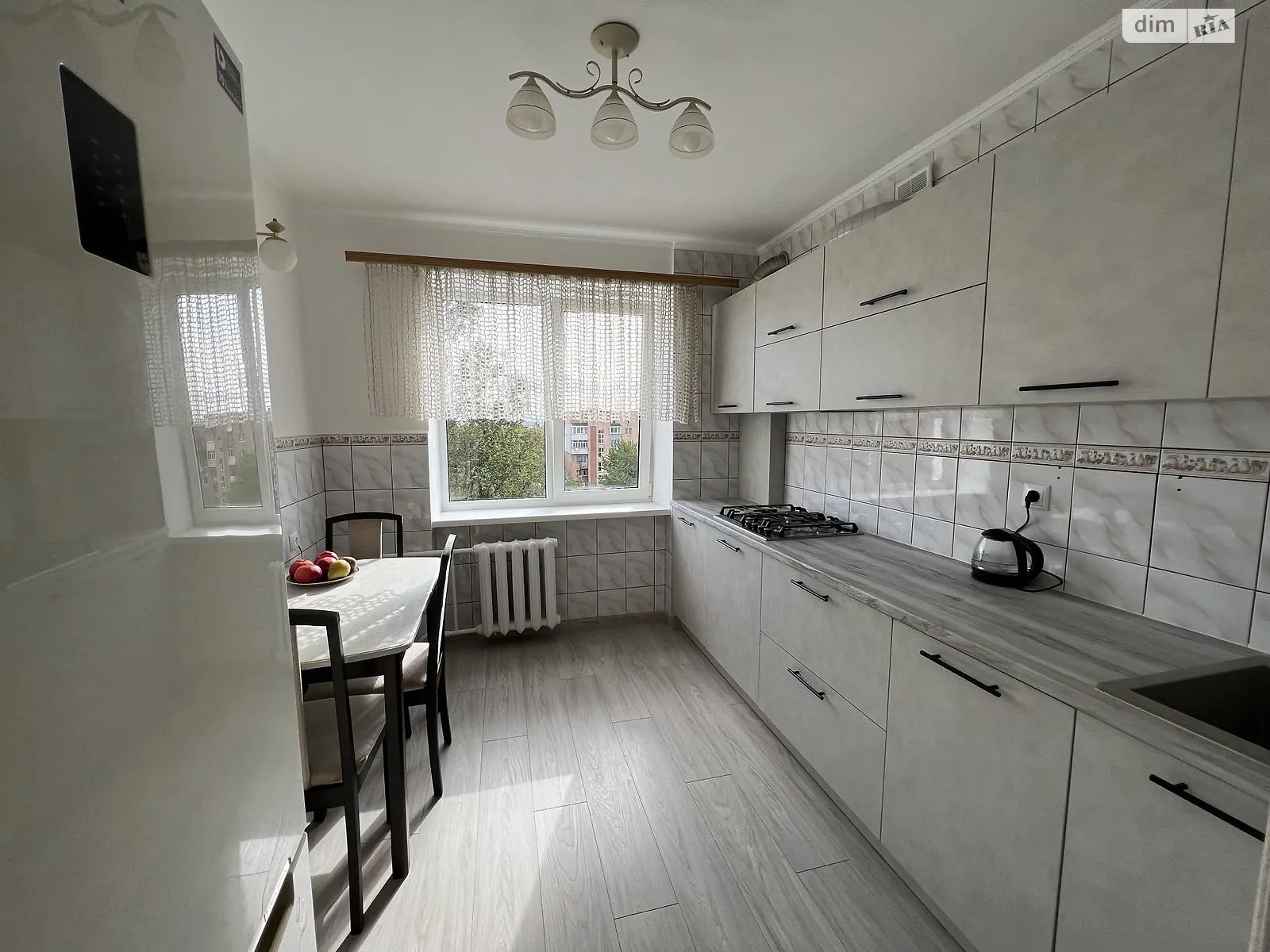 Продается 3-комнатная квартира 60 кв. м в Ровно, ул. Николая Карнаухова, 41 - фото 1