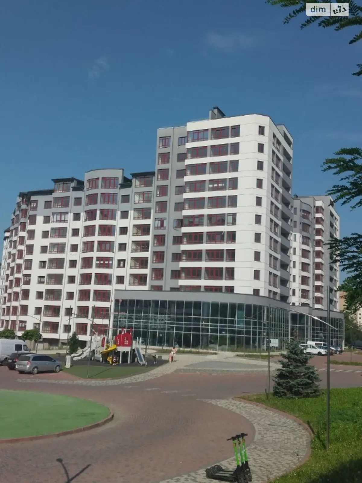 Продается 2-комнатная квартира 70 кв. м в Ивано-Франковске, ул. Галицкая, 141Б - фото 1