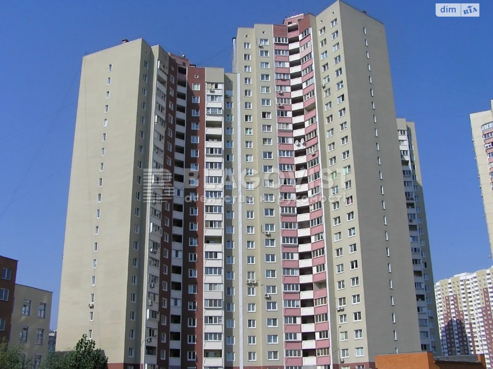 Продается 3-комнатная квартира 91 кв. м в Киеве, ул. Милославская, 8