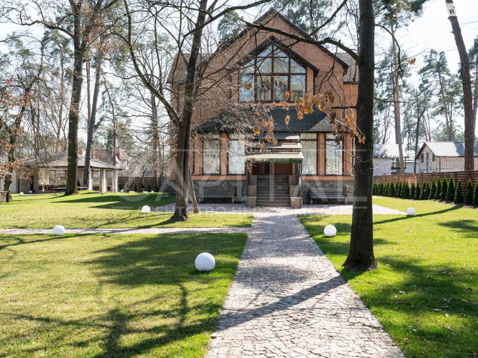 Продается дом на 2 этажа 750 кв. м с камином, цена: 720000 $ - фото 1