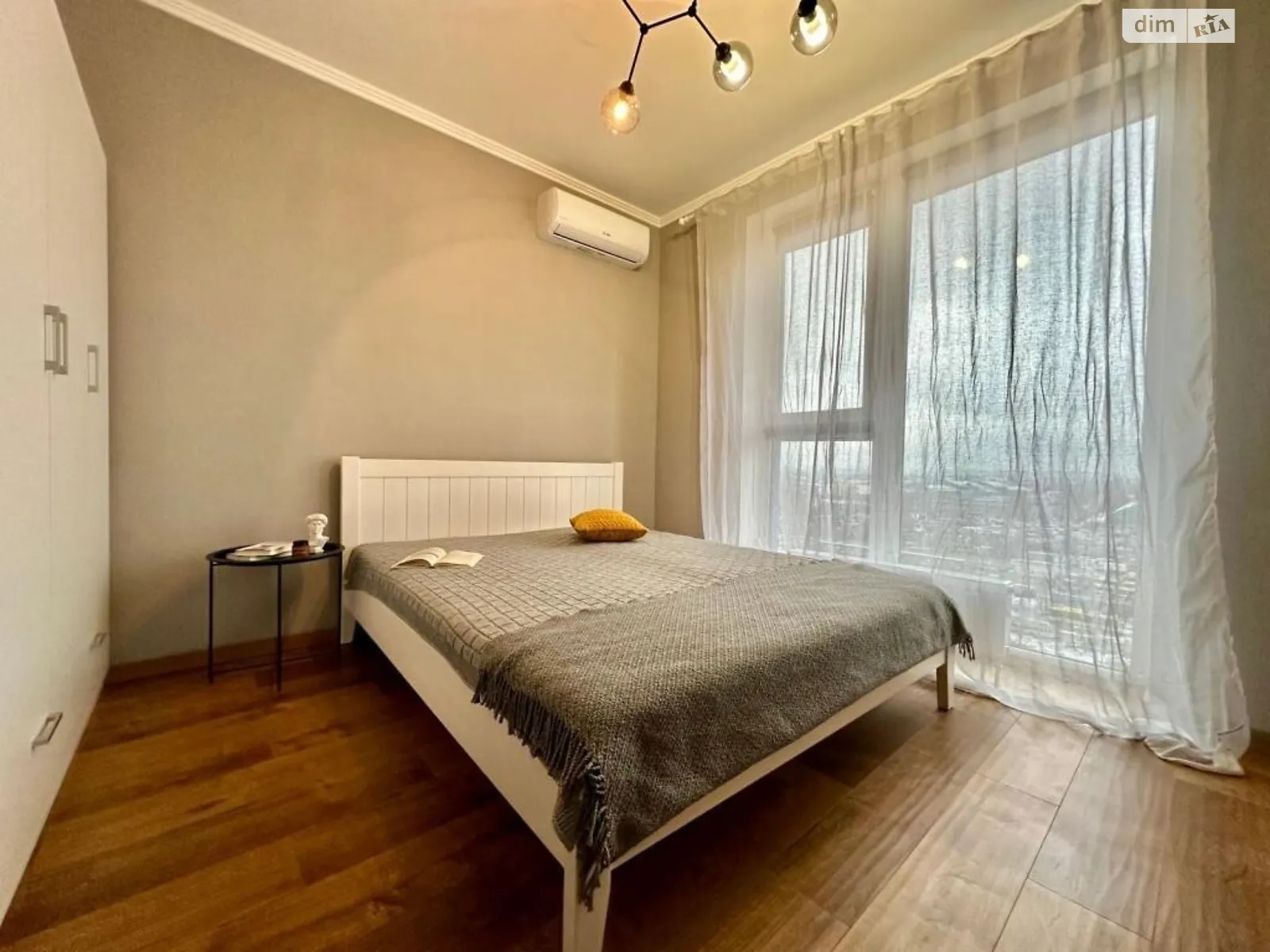 Продается 1-комнатная квартира 55 кв. м в Киеве, ул. Святослава Храброго, 11Б