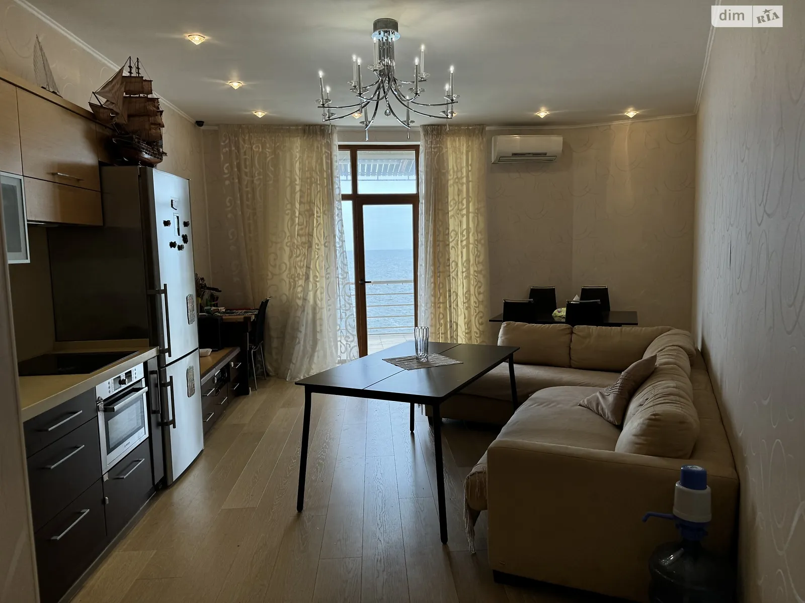 Продается 2-комнатная квартира 60 кв. м в Одессе, ул. Спортивная, 2