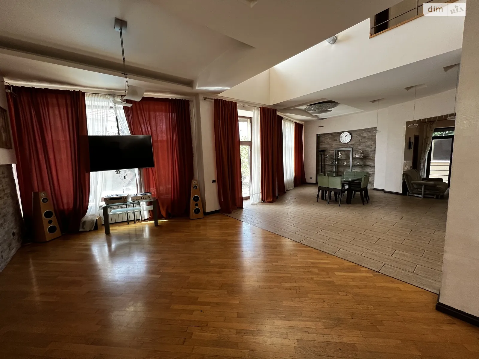 Продается дом на 2 этажа 696 кв. м с баней/сауной, цена: 473000 $ - фото 1