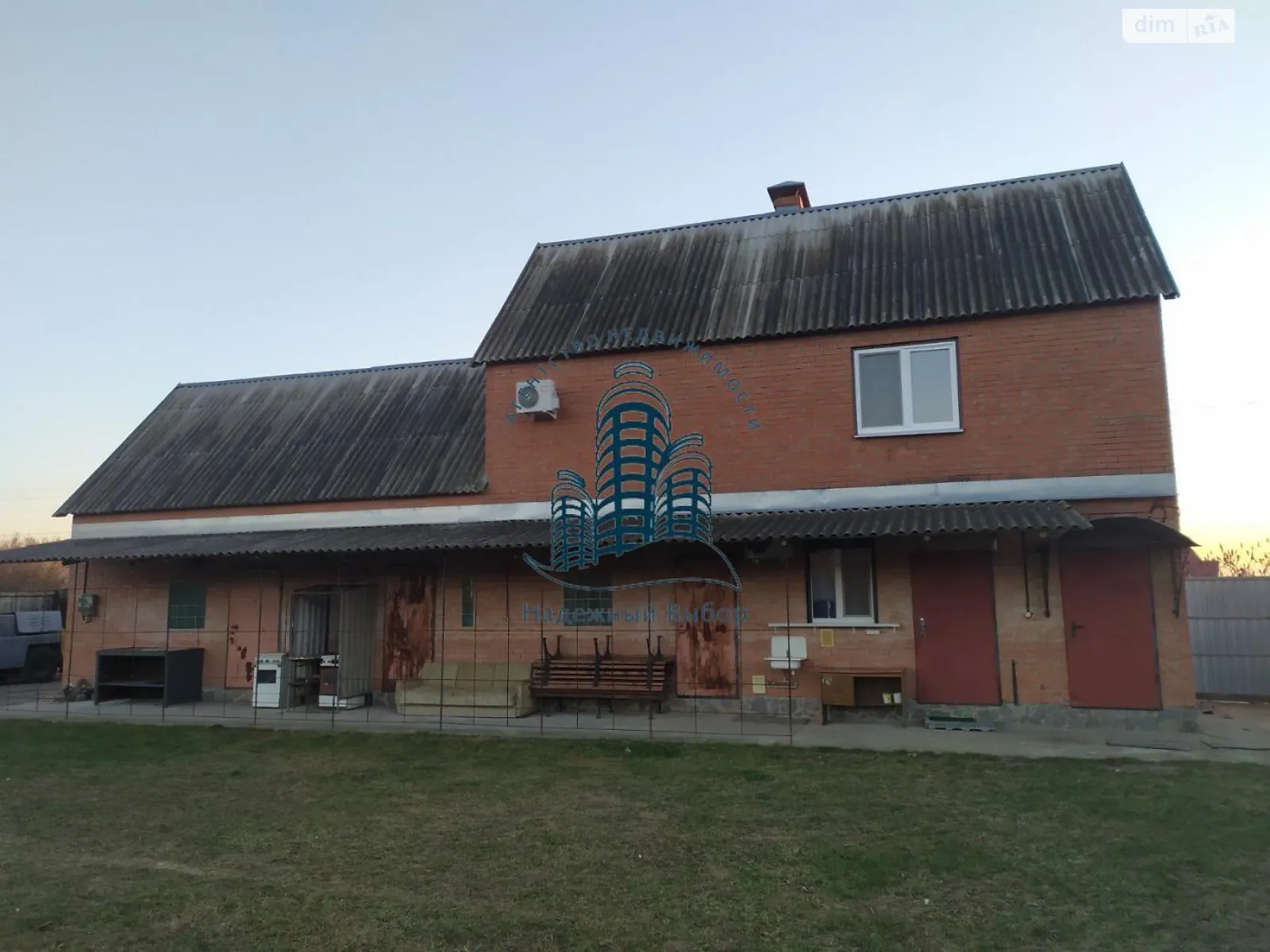 Продається будинок 2 поверховий 159 кв. м з гаражем, цена: 39000 $