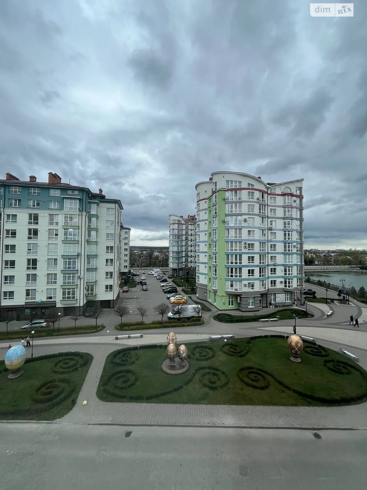 Продается 3-комнатная квартира 98 кв. м в Криховцах
