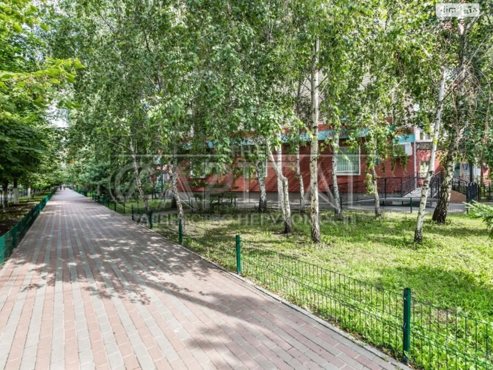 Сдается в аренду офис 140 кв. м в бизнес-центре, цена: 2500 $ - фото 1