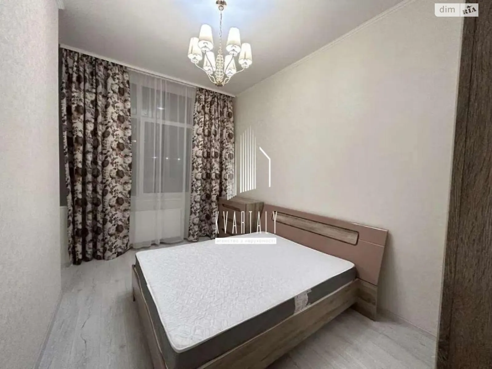 Продается 1-комнатная квартира 44 кв. м в Киеве, ул. Александра Олеся, 2Б