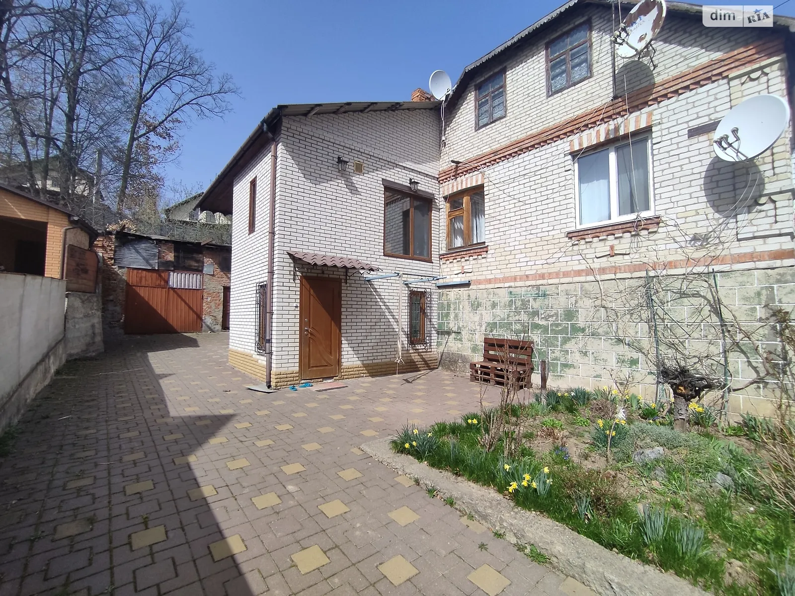 Продается дом на 2 этажа 264 кв. м с бассейном, цена: 210000 $ - фото 1