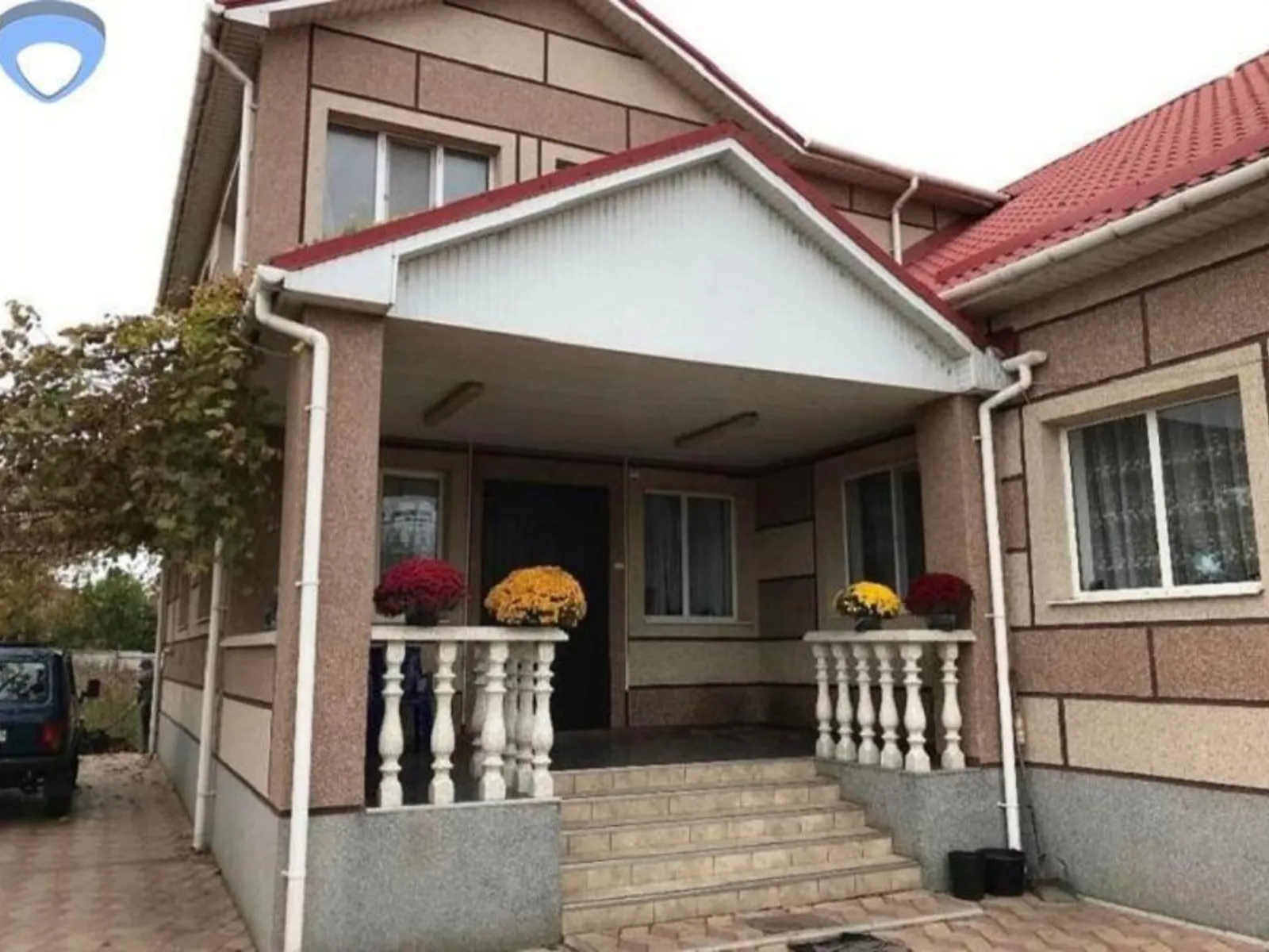 Продается дом на 2 этажа 570 кв. м с камином, цена: 200000 $ - фото 1