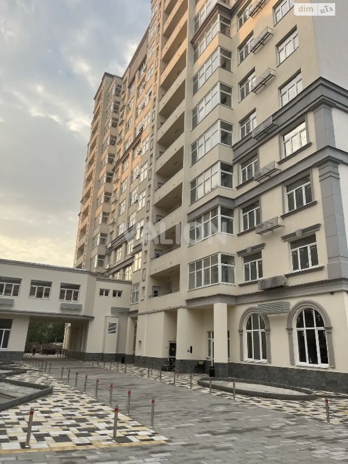 Продается 3-комнатная квартира 103 кв. м в Киеве, ул. Краковская, 4Б