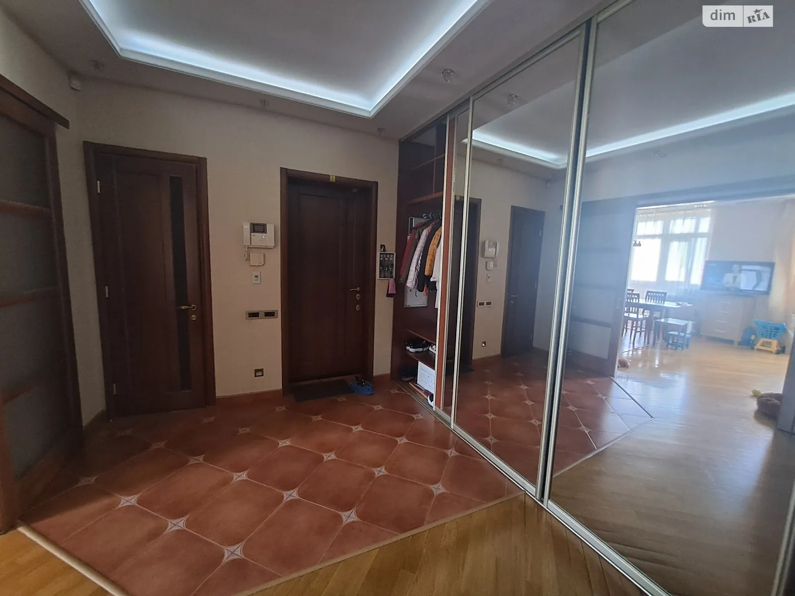 Продається 3-кімнатна квартира 132 кв. м у Одесі, Фонтанська дор.