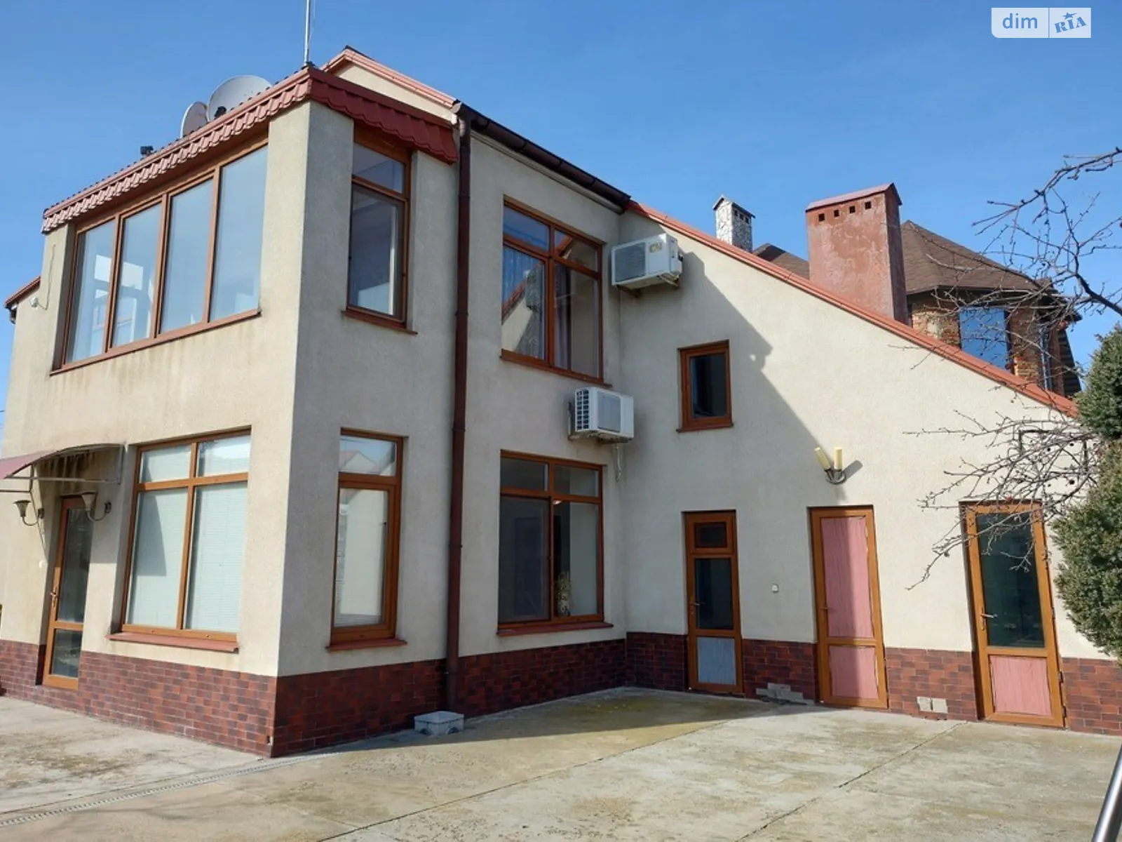 Продается дом на 2 этажа 135 кв. м с гаражом, цена: 105000 $ - фото 1