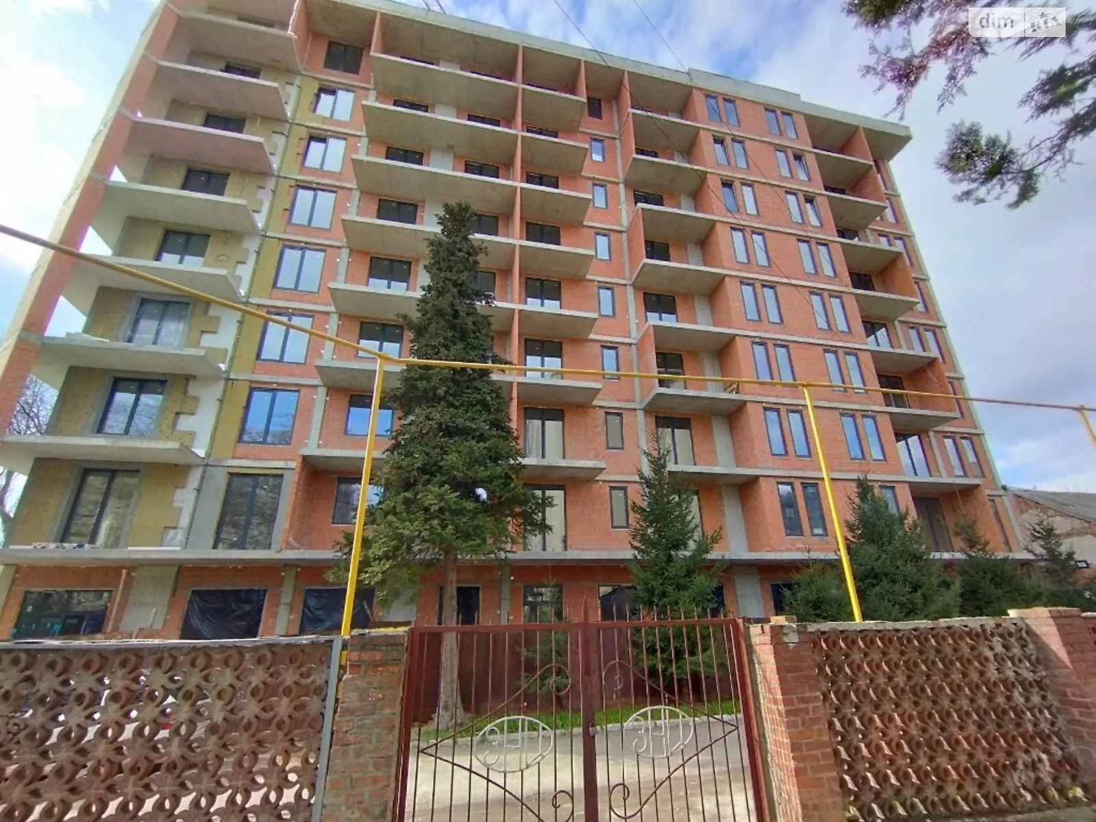 Продается 1-комнатная квартира 40 кв. м в Ужгороде, ул. Минайская, 17 - фото 1