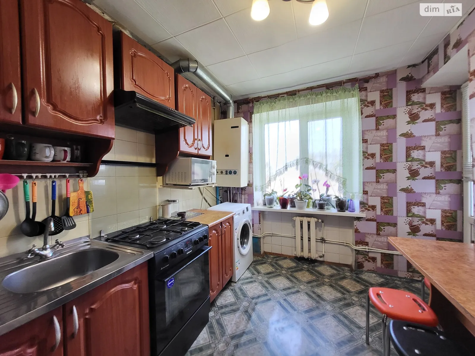 Продается 3-комнатная квартира 64.8 кв. м в Десне, цена: 43500 $