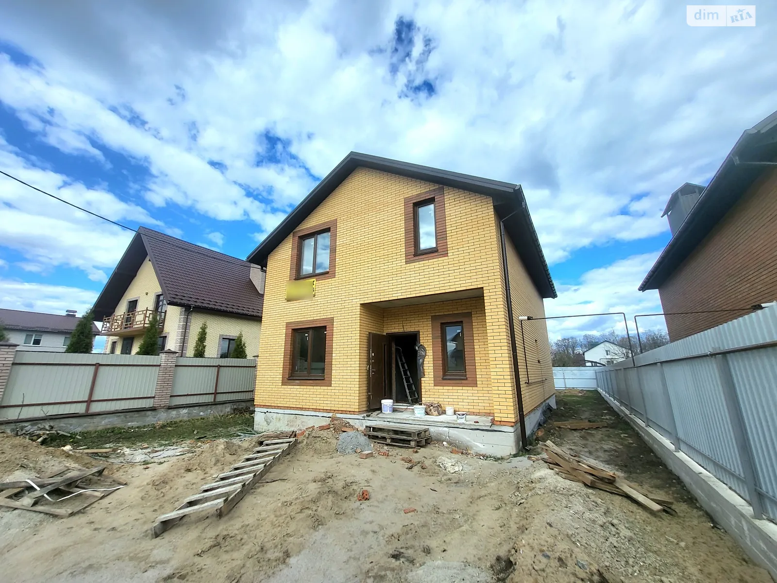 Продается дом на 2 этажа 120 кв. м с подвалом, цена: 120000 $ - фото 1
