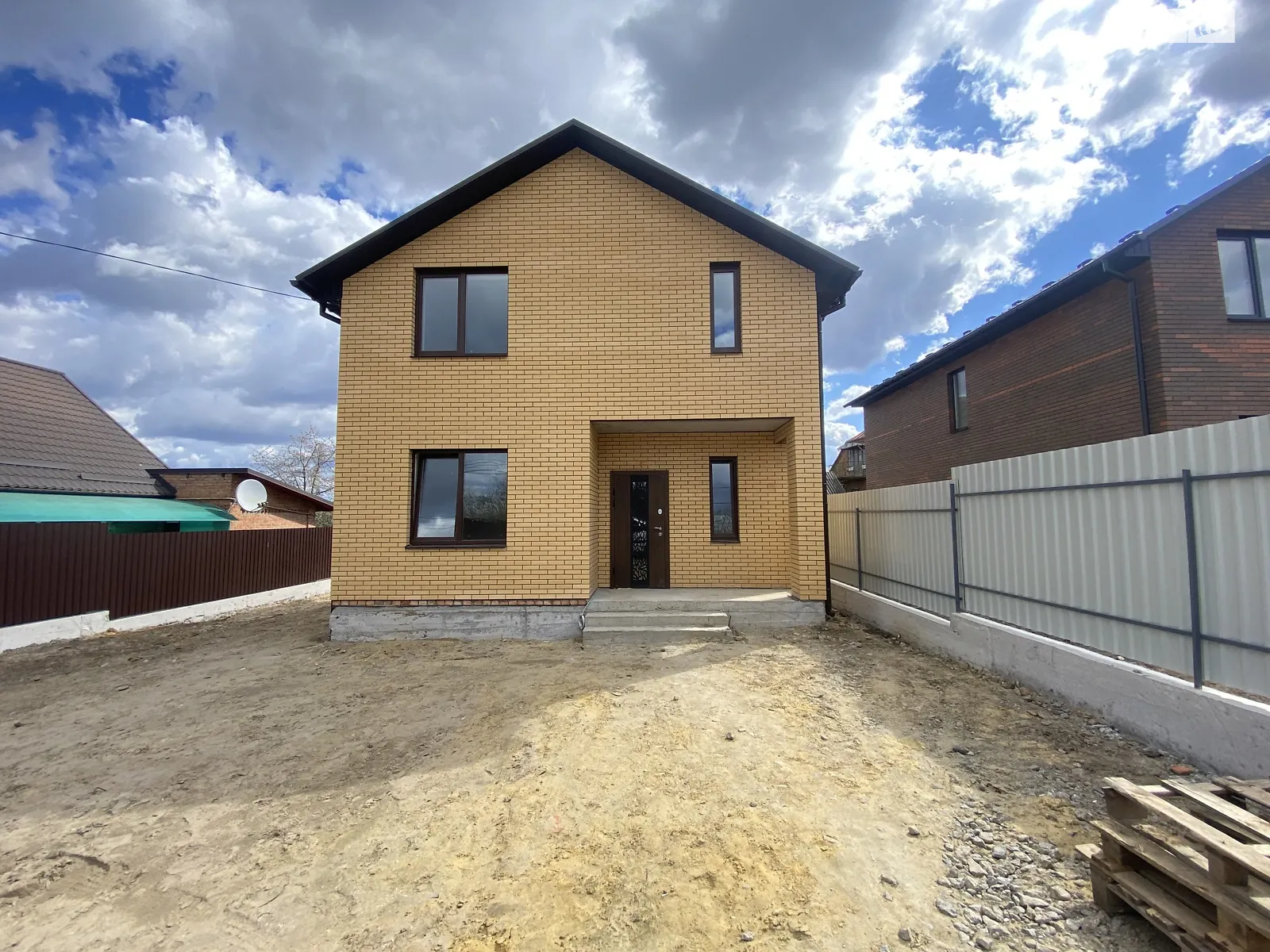 Продается дом на 2 этажа 124 кв. м с подвалом, цена: 125000 $ - фото 1