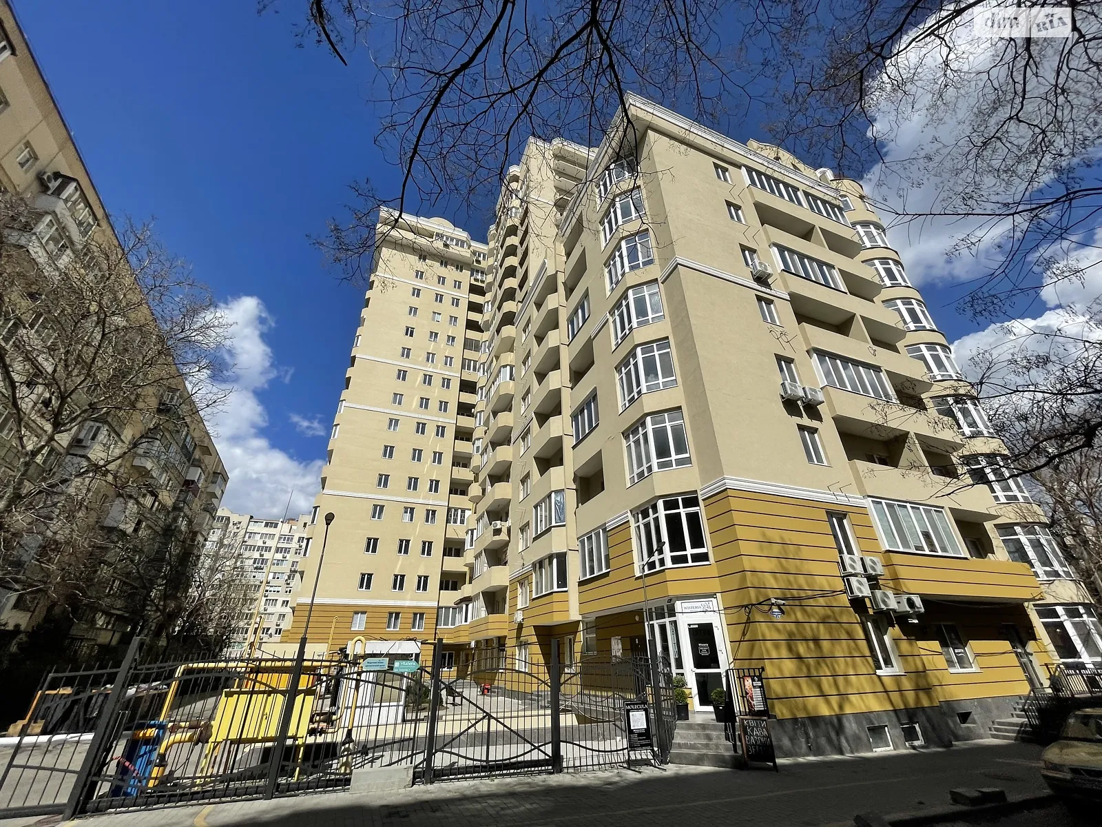 Продается 3-комнатная квартира 115 кв. м в Одессе, ул. Солнечная, 4