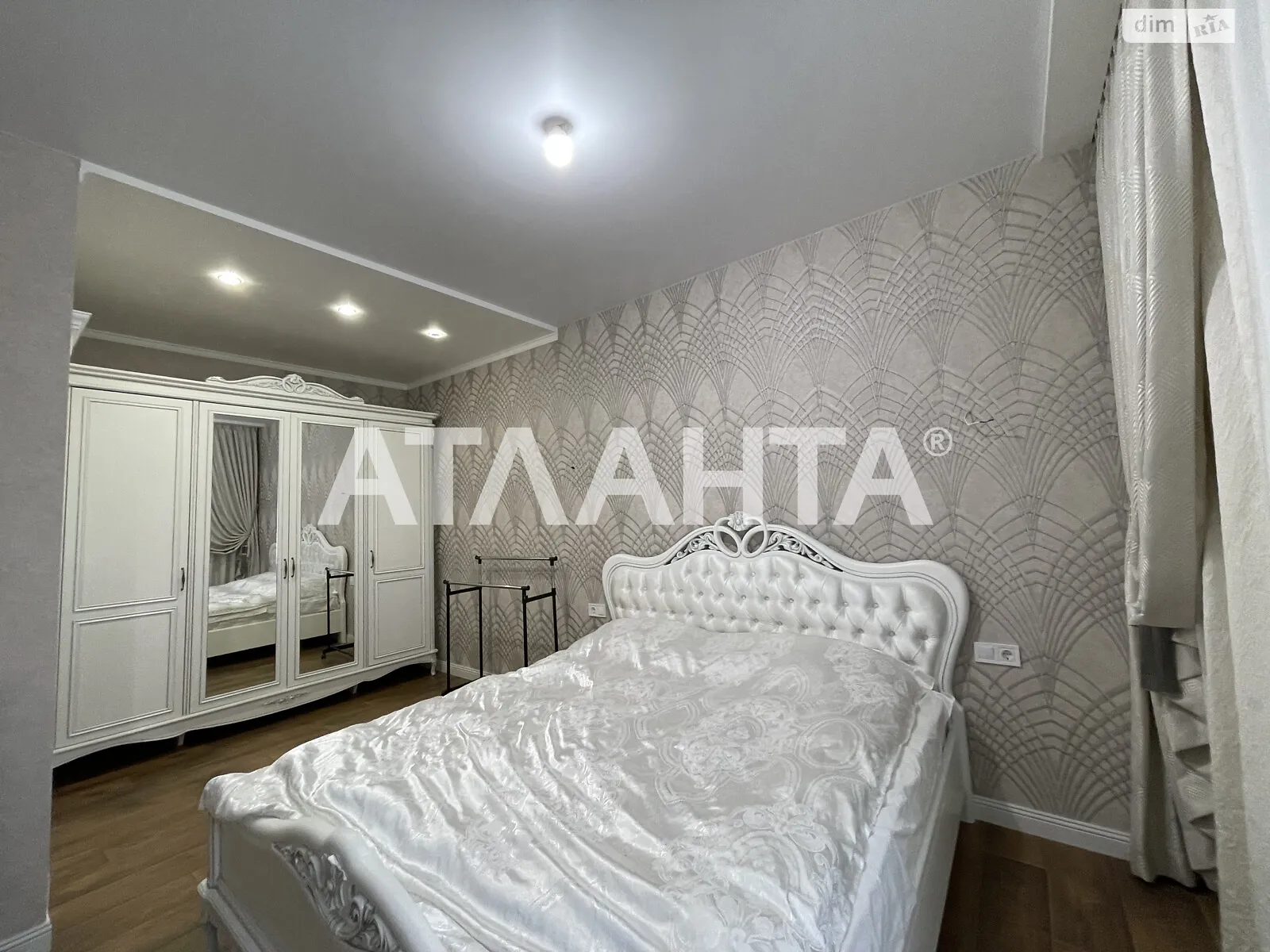 Продается дом на 2 этажа 100 кв. м с камином, цена: 145000 $