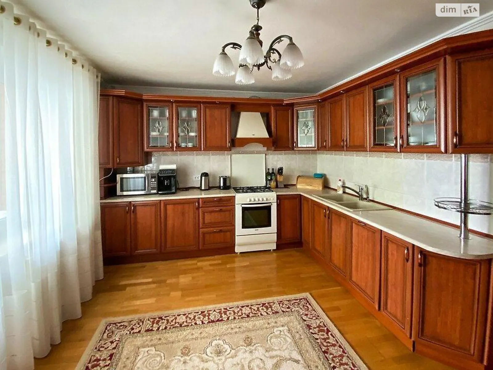 Продается 4-комнатная квартира 139 кв. м в Ивано-Франковске, цена: 120000 $