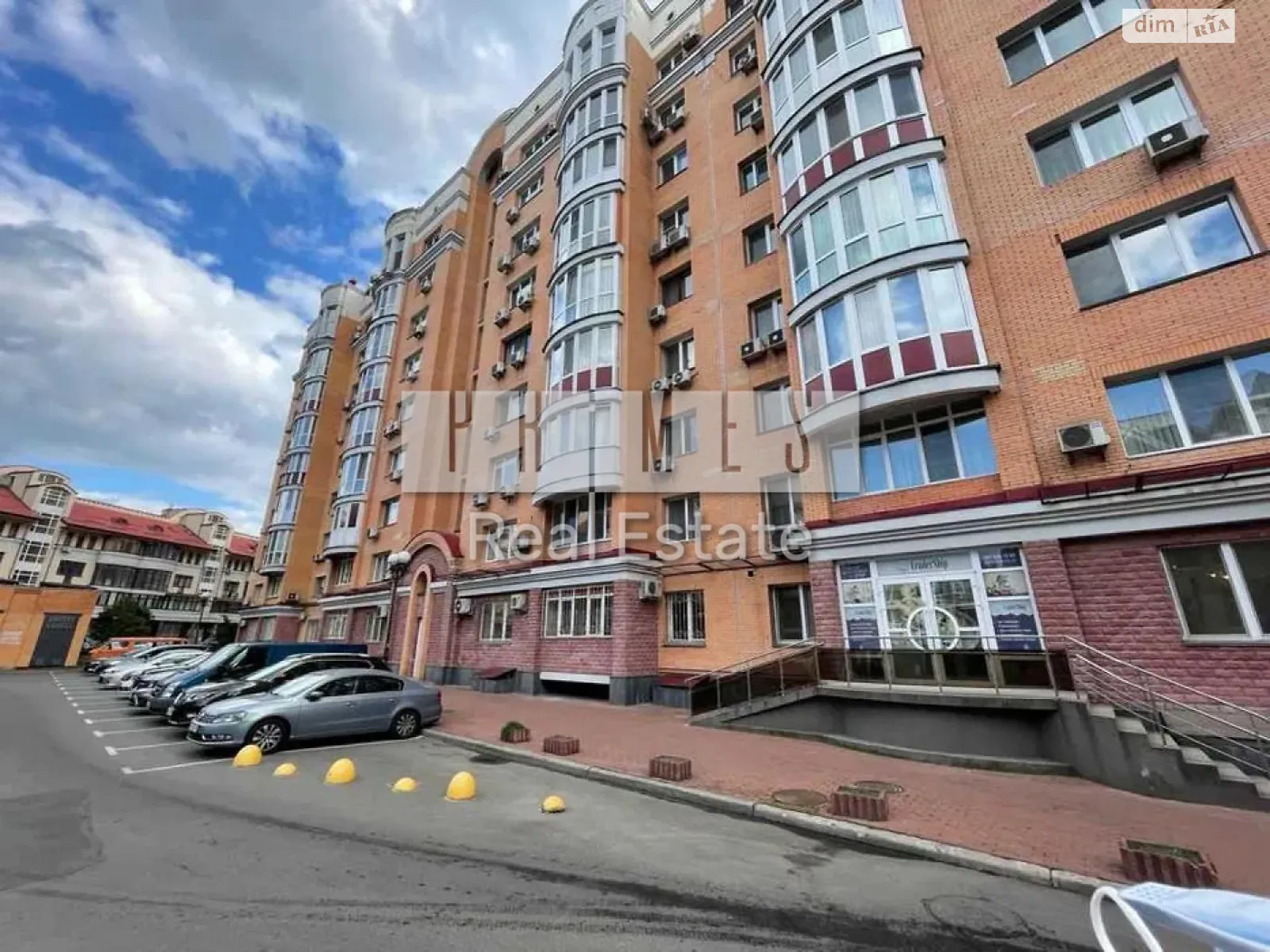 Продается 4-комнатная квартира 122 кв. м в Киеве, просп. Оболонский, 1