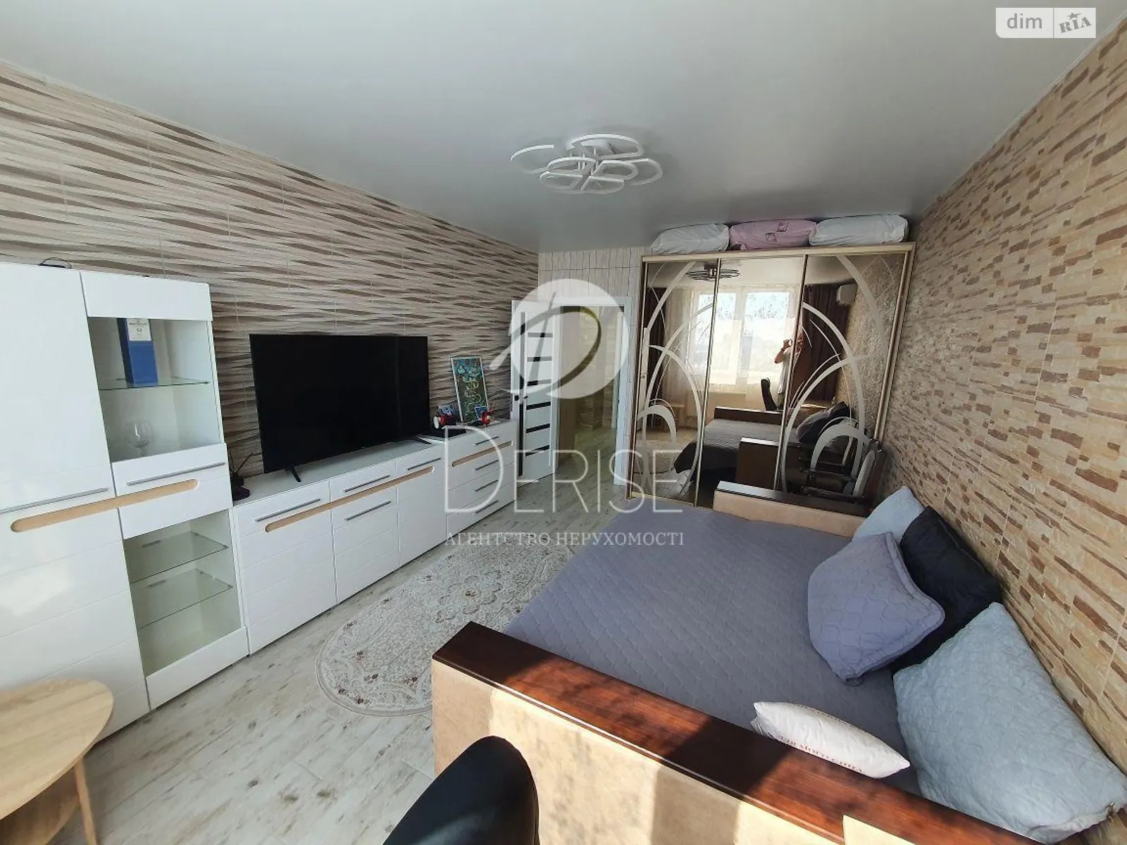 Продается 2-комнатная квартира 61 кв. м в Киеве, ул. Михаила Максимовича, 34Б