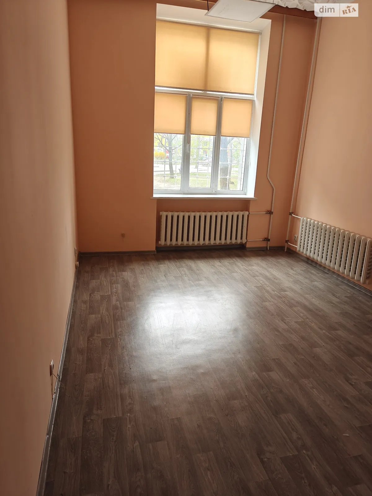 Продается офис 115 кв. м в бизнес-центре, цена: 102000 $ - фото 1