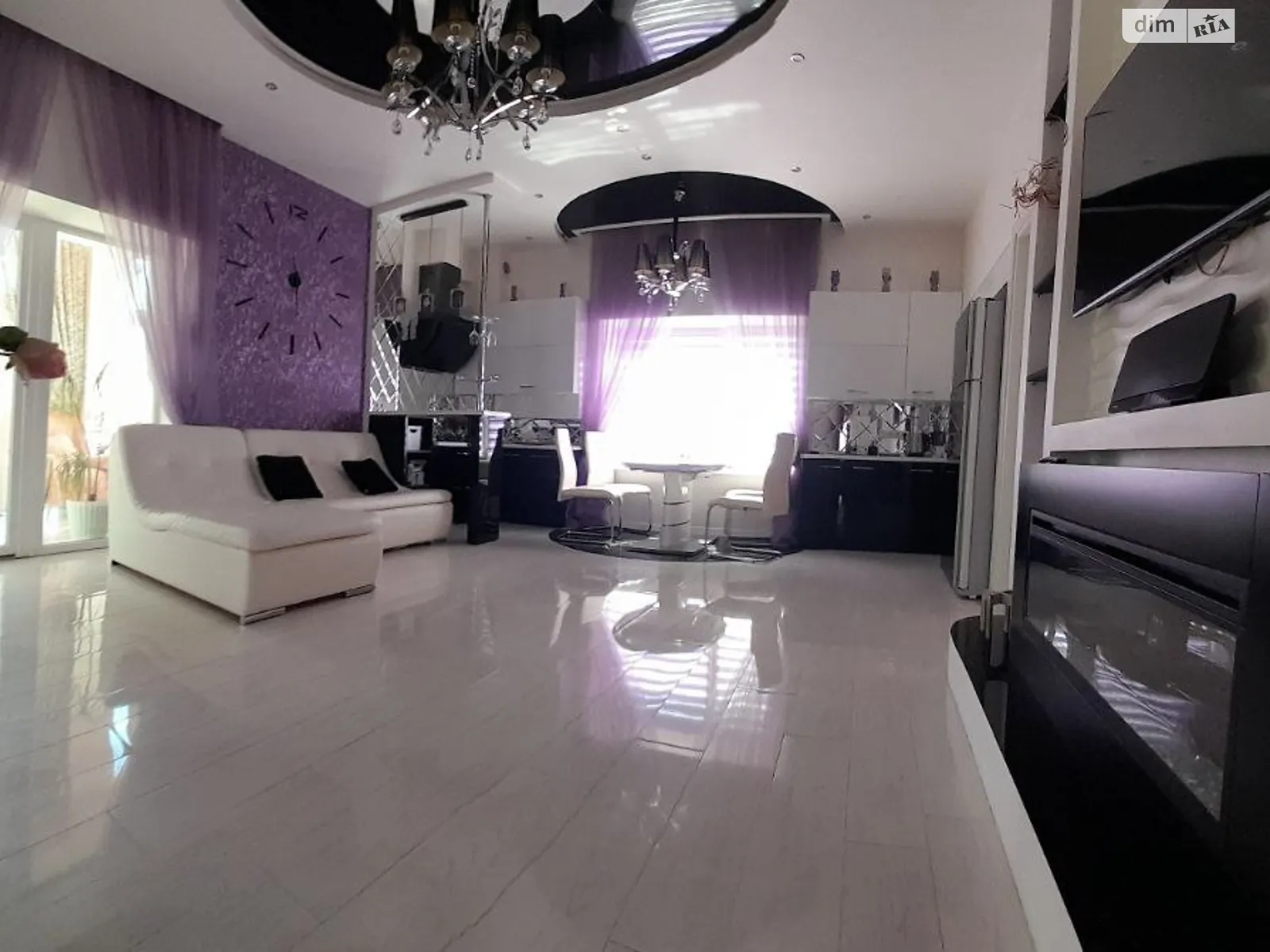 Продається будинок 3 поверховий 166 кв. м з каміном, цена: 600000 $ - фото 1