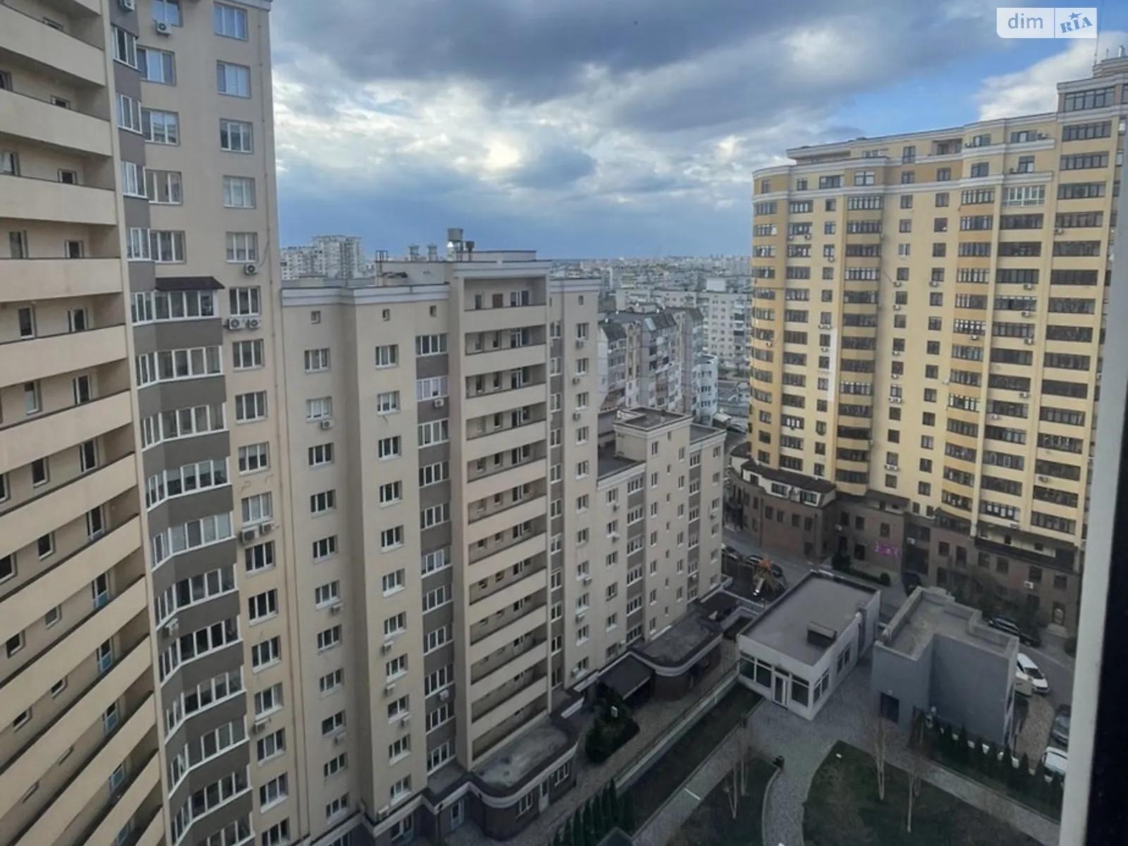Продается 1-комнатная квартира 48 кв. м в Вишневом, ул. Витянская - фото 1