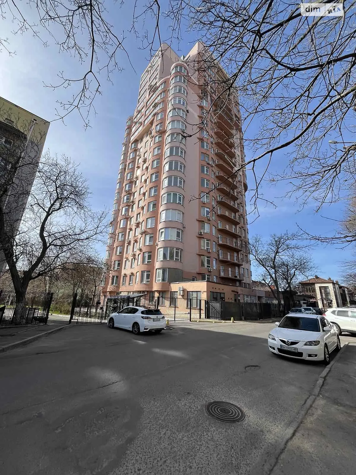 Продается 1-комнатная квартира 60 кв. м в Одессе, ул. Макаренко, 2А