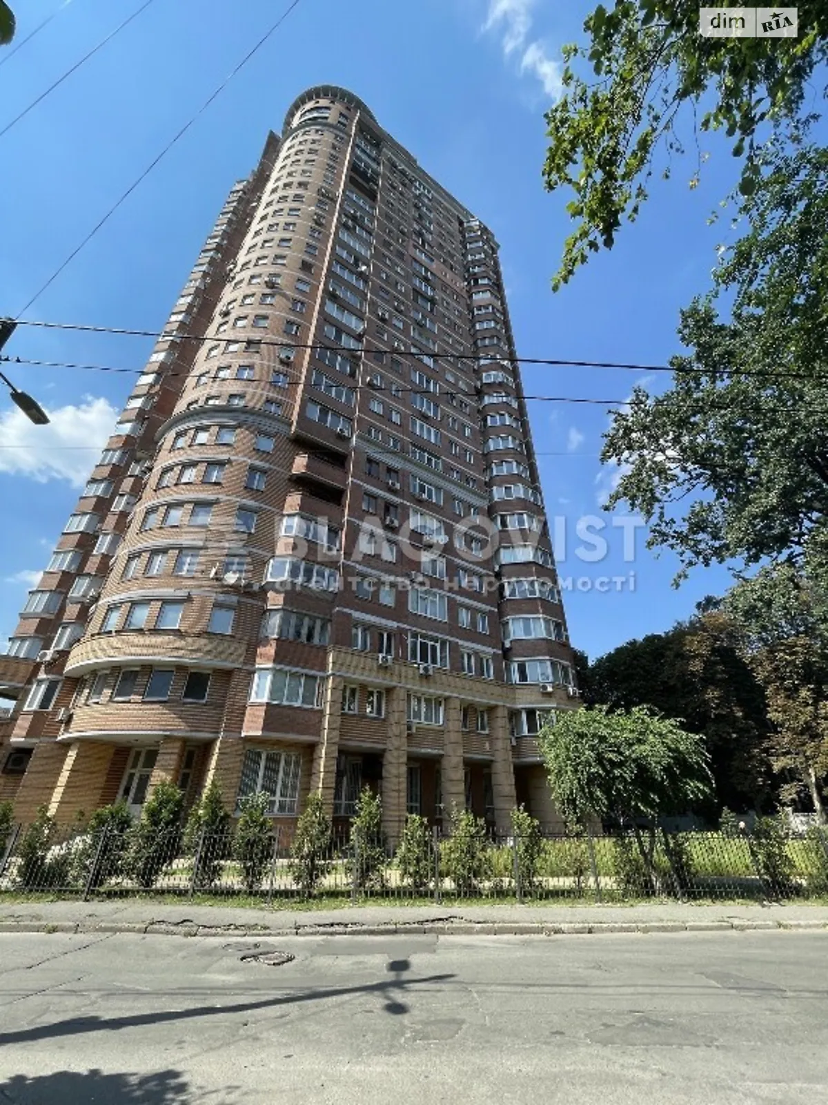 Продается 3-комнатная квартира 116 кв. м в Киеве, ул. Клиническая, 23/25