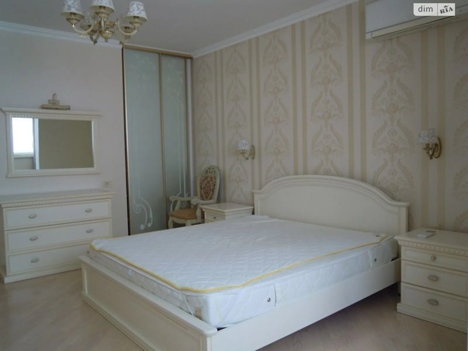 Продается 2-комнатная квартира 82 кв. м в Киеве, ул. Голосеевская, 13А - фото 1
