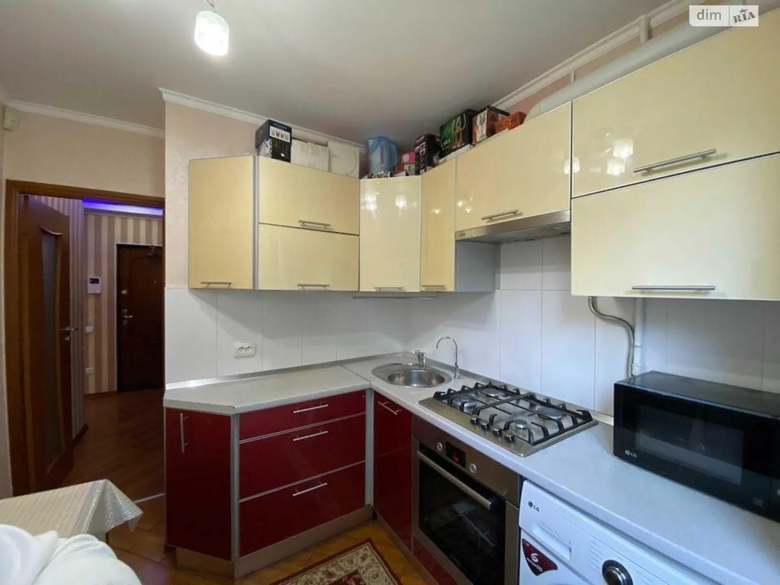 Продается 3-комнатная квартира 60 кв. м в Киеве, ул. Николая Василенко, 12