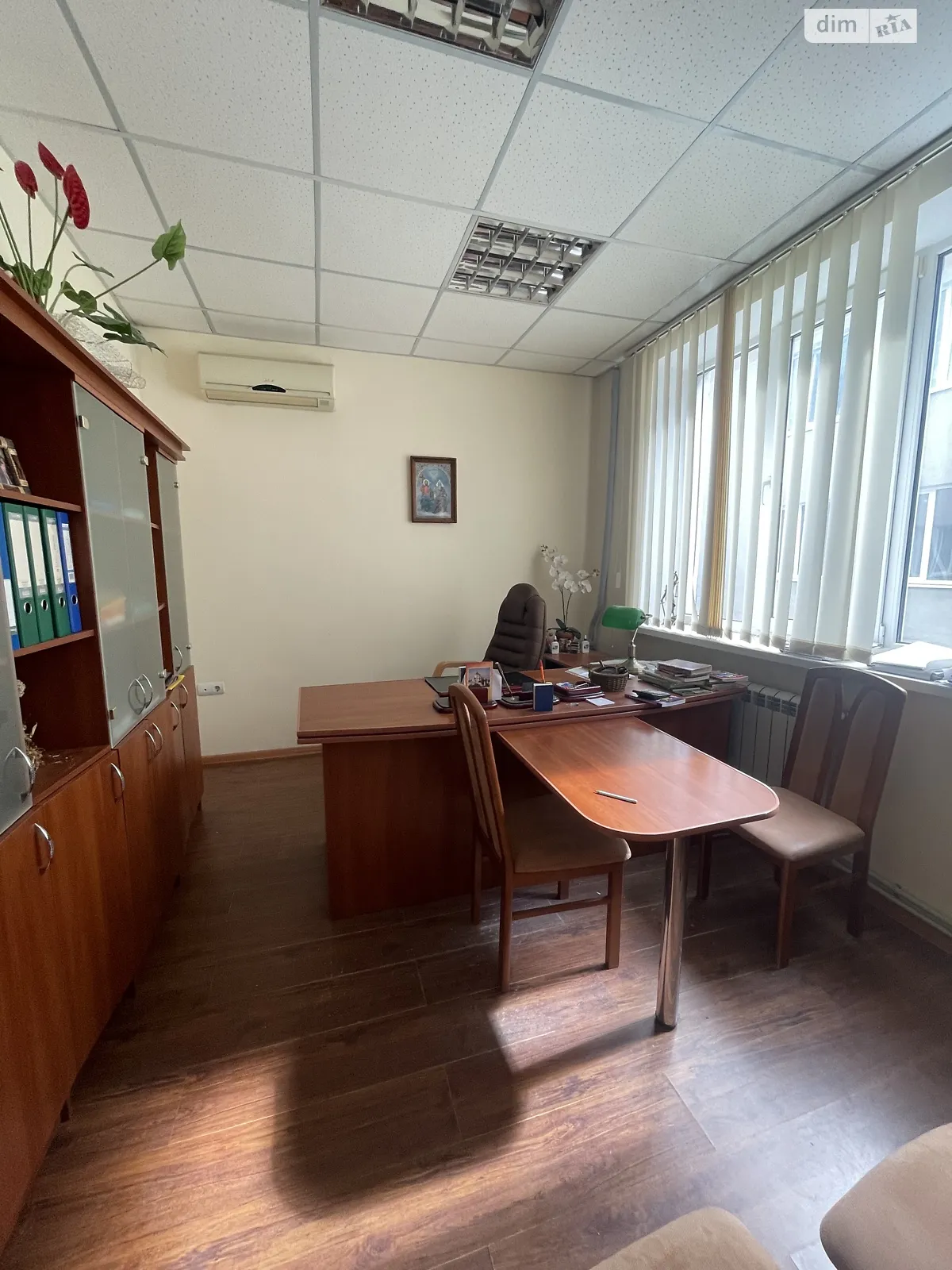 Продается офис 36 кв. м в бизнес-центре, цена: 25000 $ - фото 1