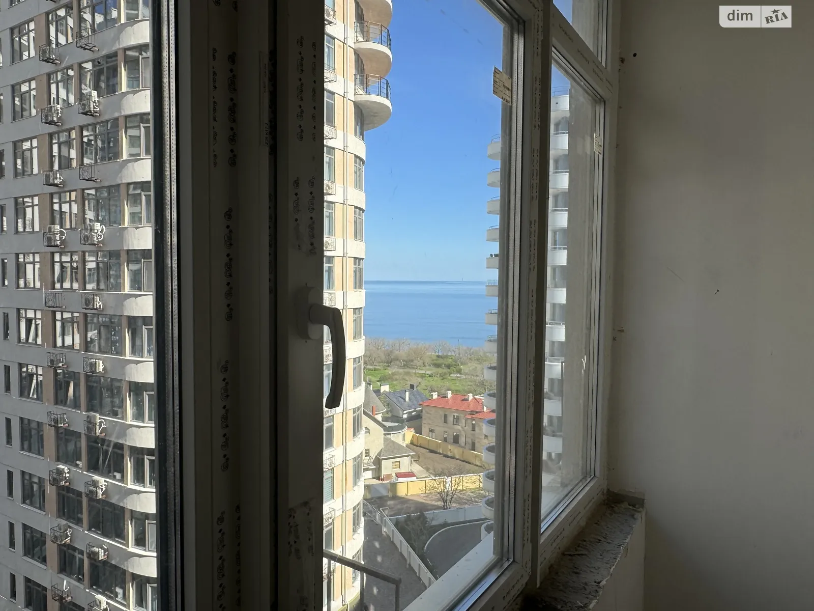 Продается 1-комнатная квартира 41 кв. м в Одессе, ул. Валерия Самофалова - фото 1