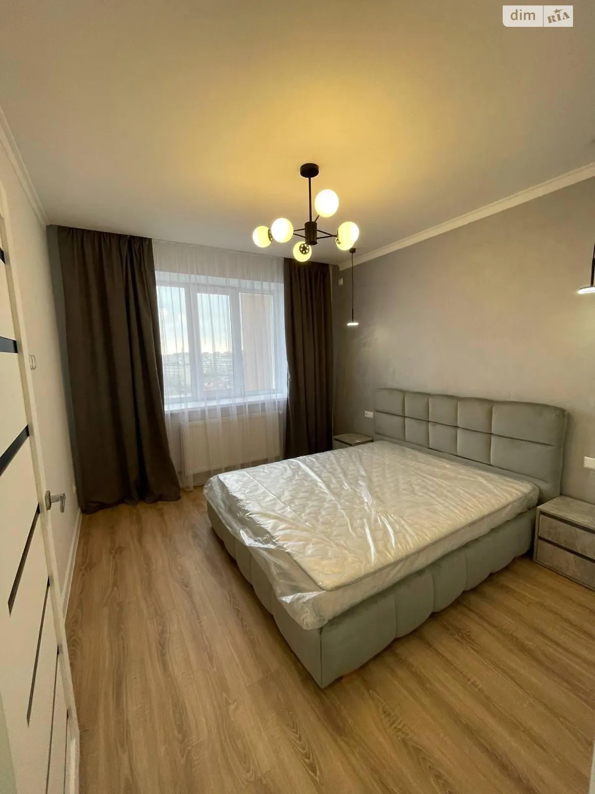 Продается 1-комнатная квартира 42 кв. м в Ивано-Франковске, ул. Высочана Семена - фото 1