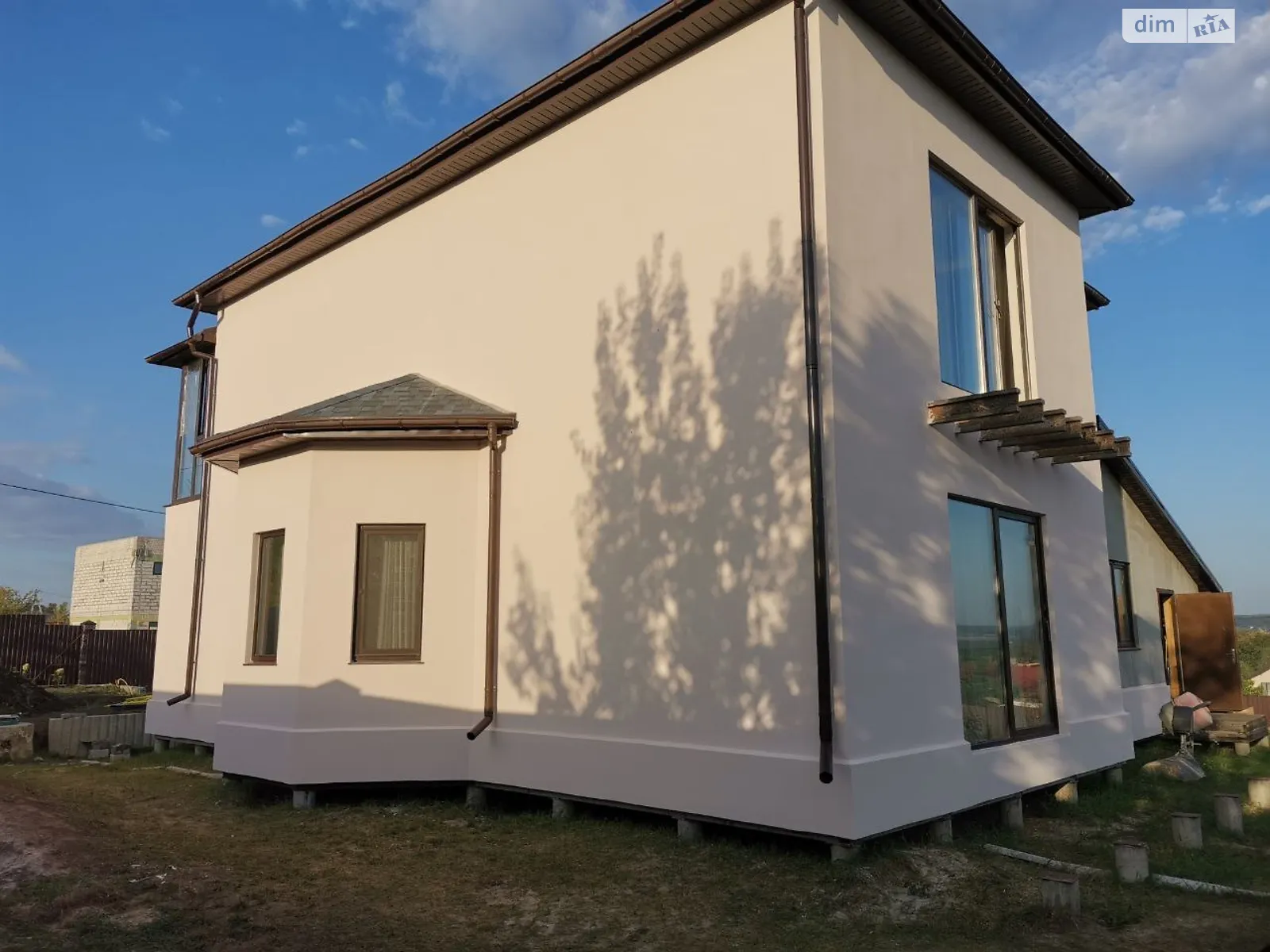 Продається будинок 2 поверховий 235 кв. м з гаражем, цена: 150000 €