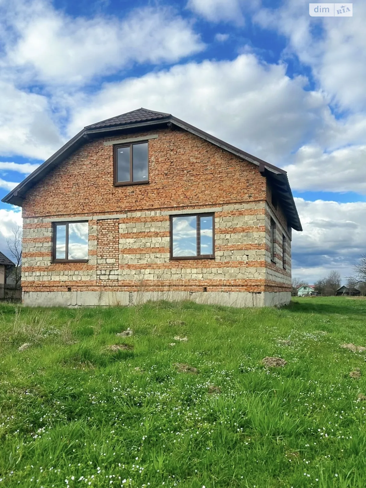 Продається одноповерховий будинок 102 кв. м з банею/сауною, вул. Коновальця, 6