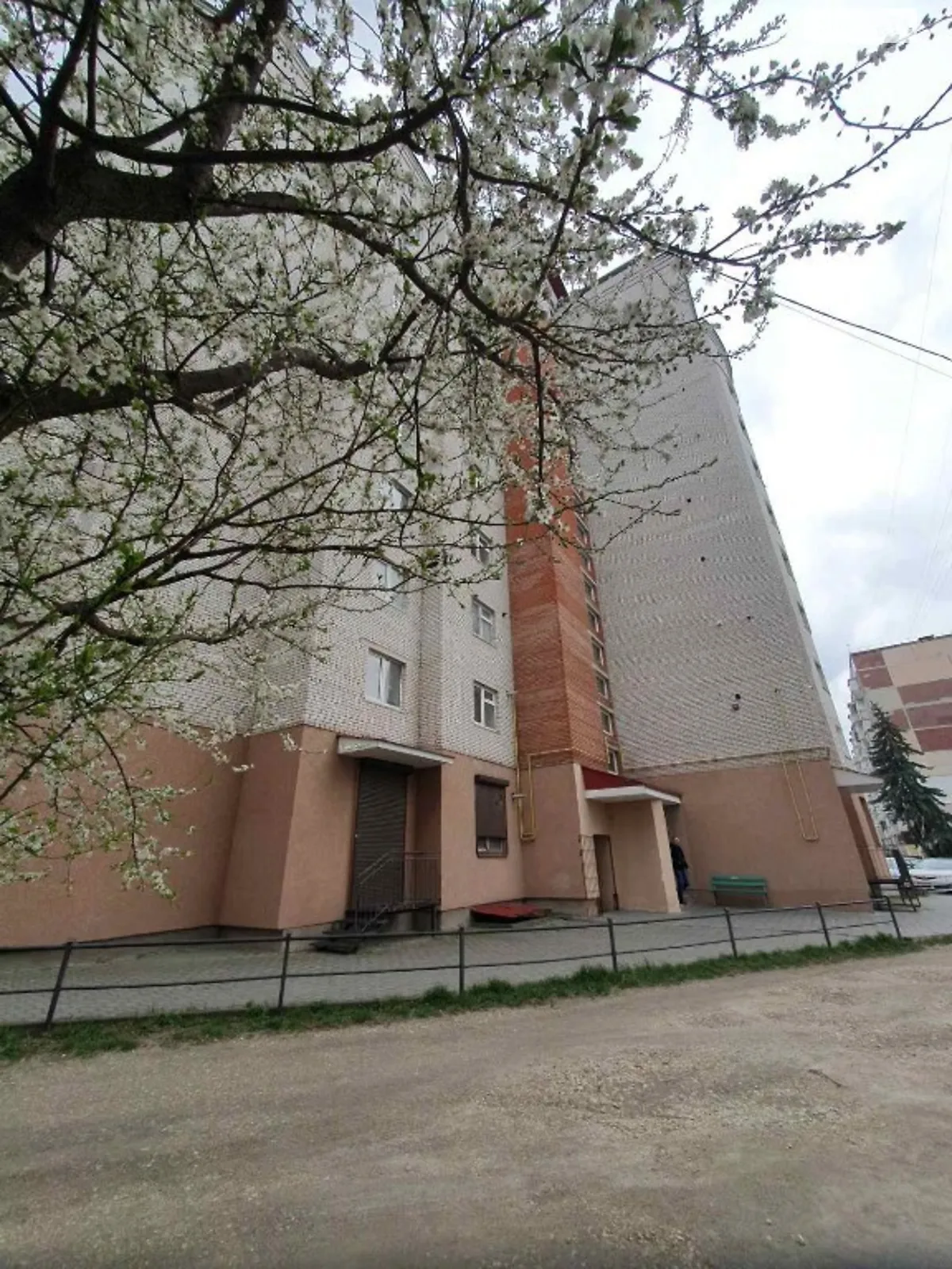 2-кімнатна квартира 83 кв. м у Тернополі, цена: 60000 $ - фото 1