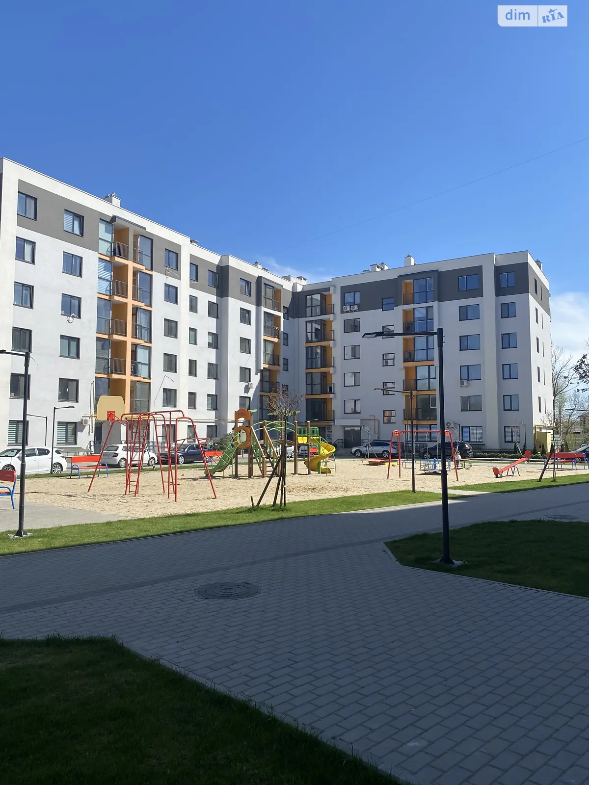 Продається 2-кімнатна квартира 68 кв. м у Березині, вул. Райдужна - фото 1