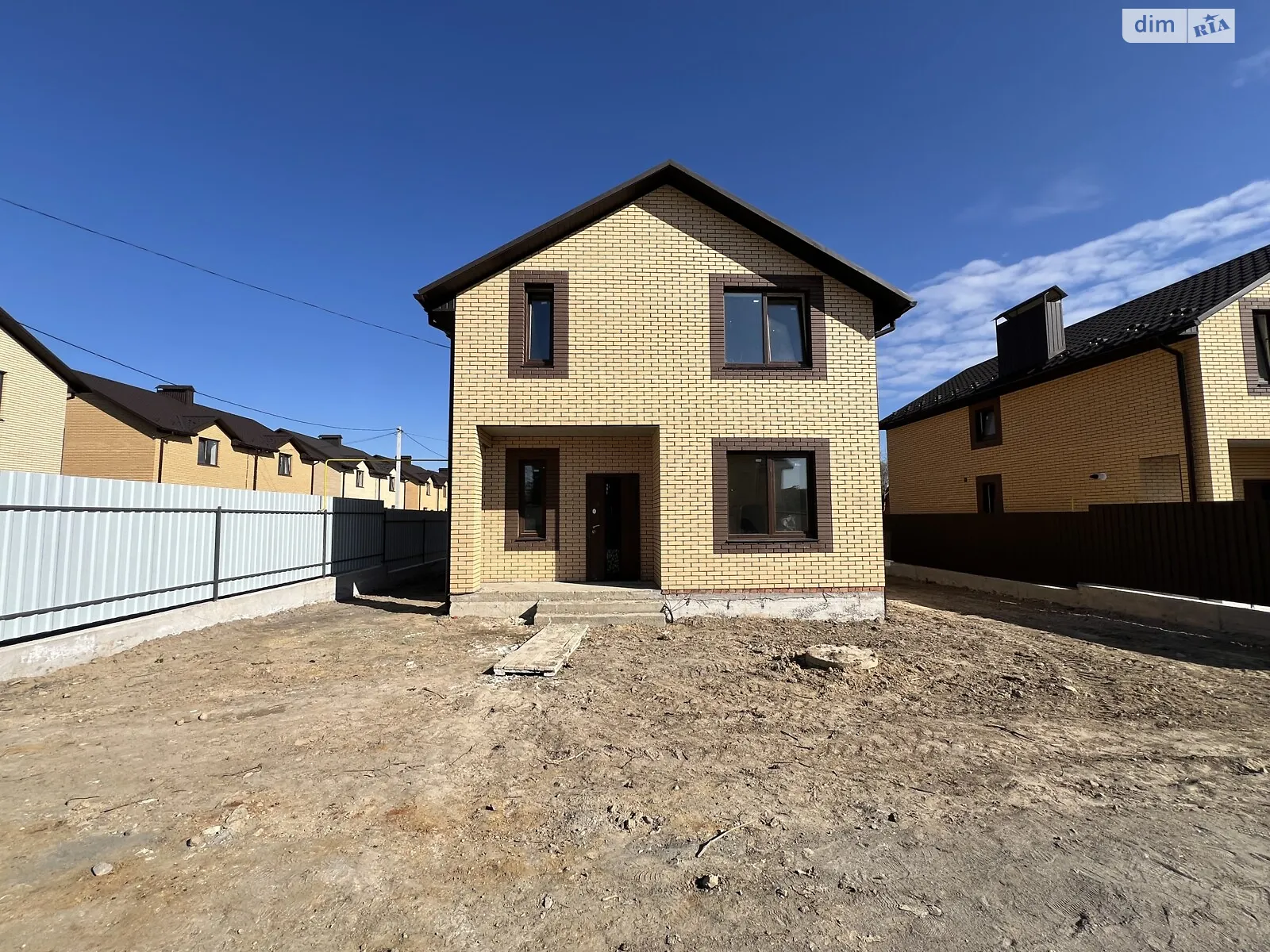 Продается дом на 2 этажа 120 кв. м с бассейном, цена: 96000 $ - фото 1