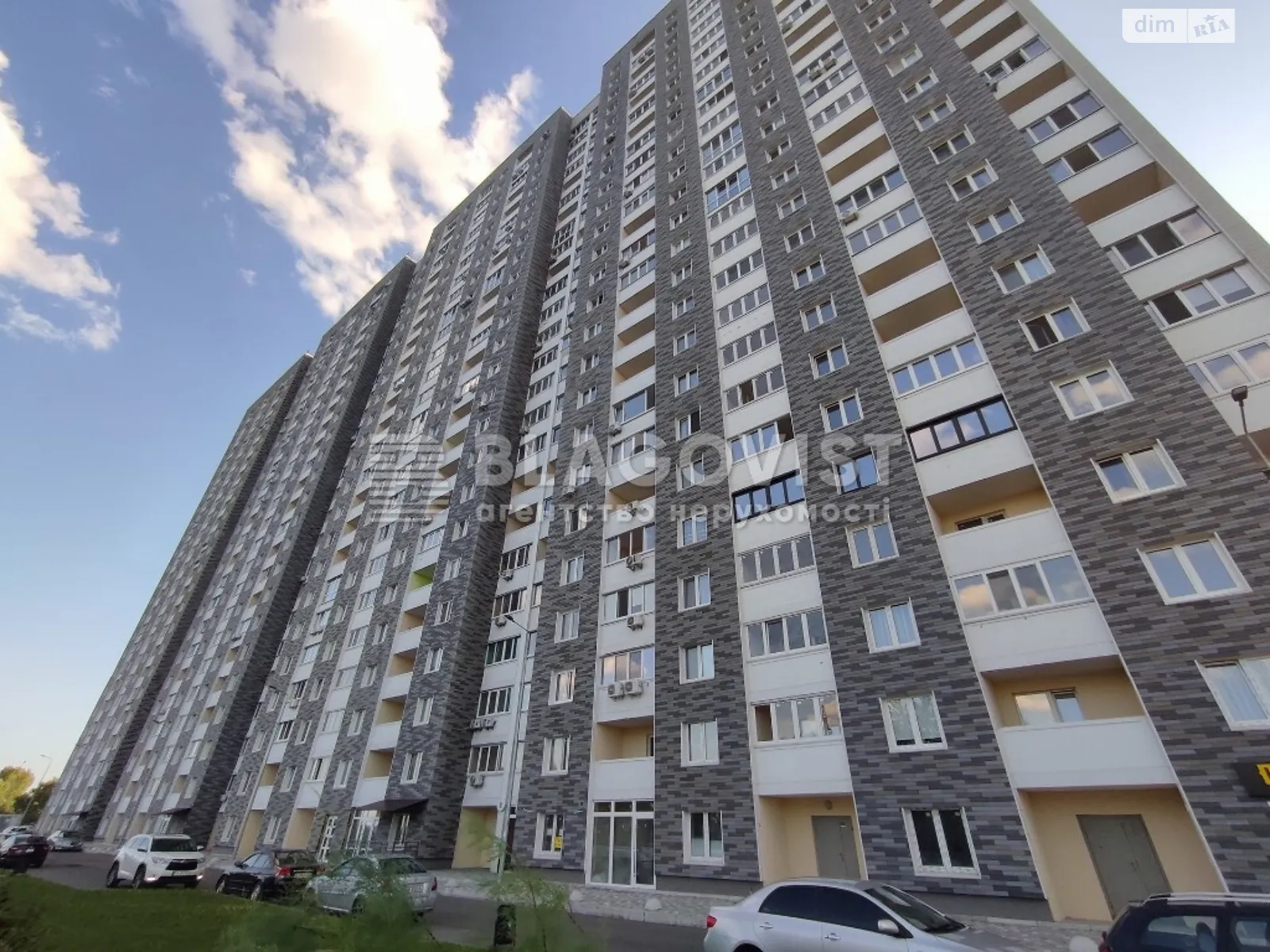Продается 3-комнатная квартира 102 кв. м в Киеве, ул. Ревуцкого, 54